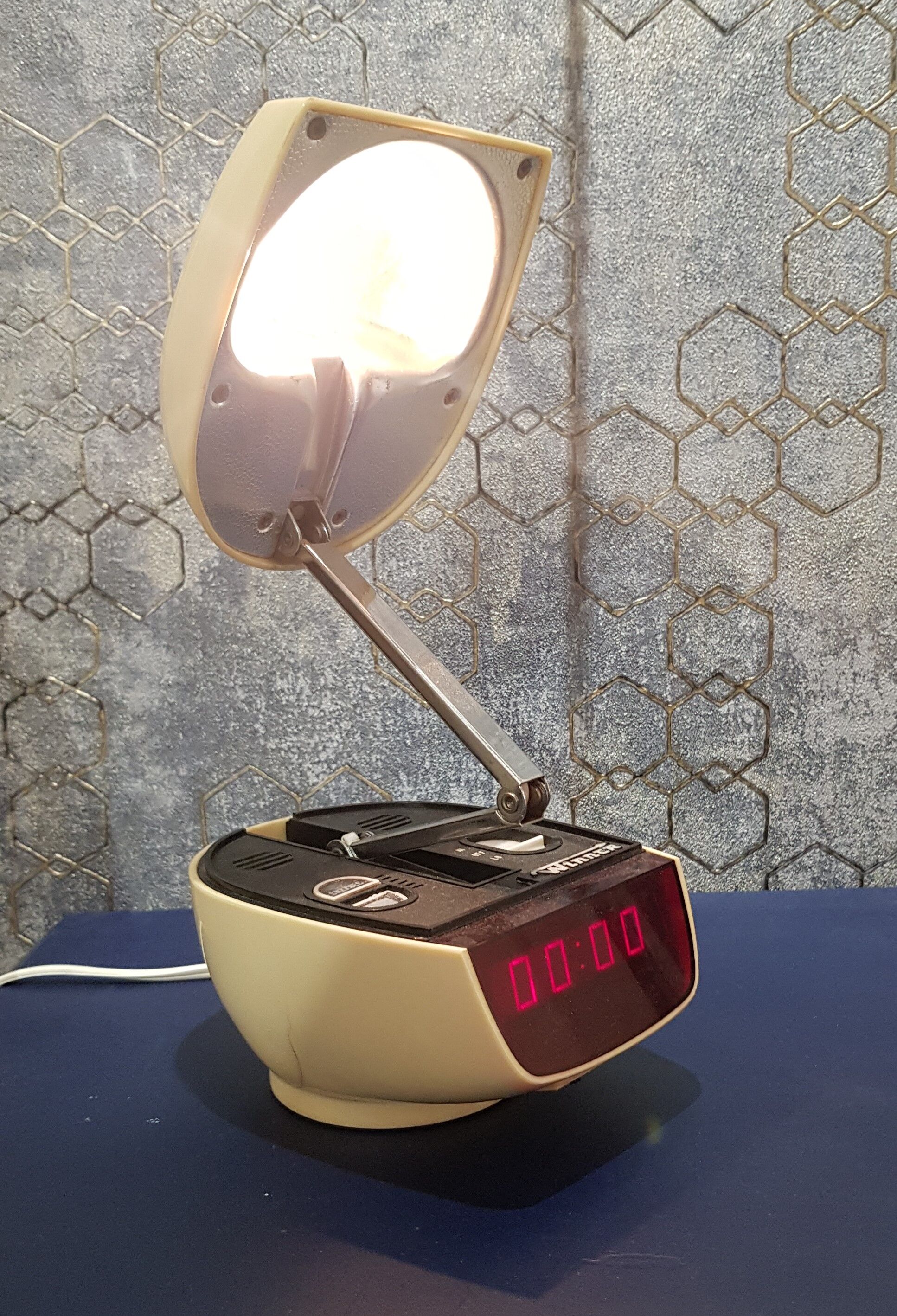 Space Age-style alarm clock lamp