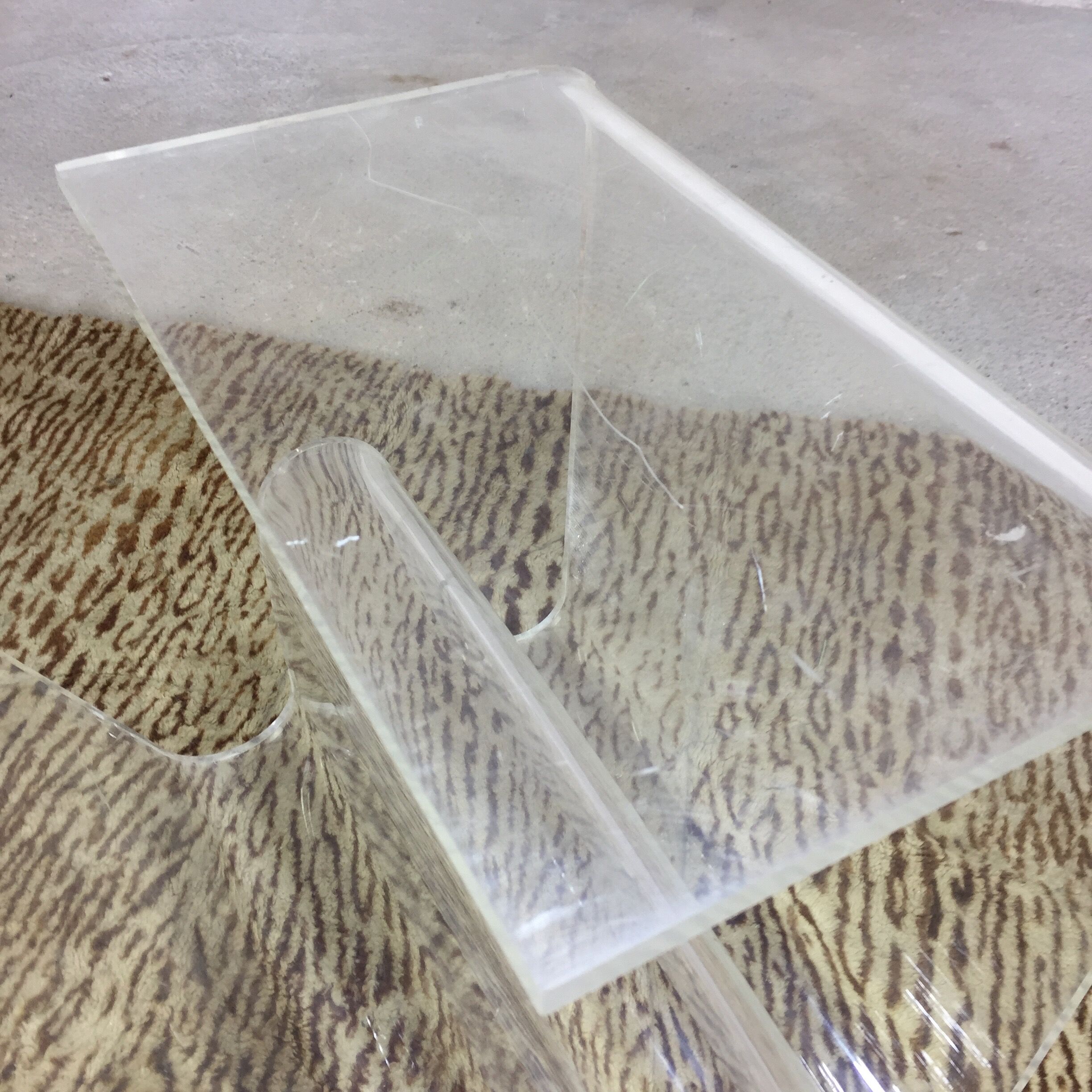 70s Plexiglas Sofa Tip