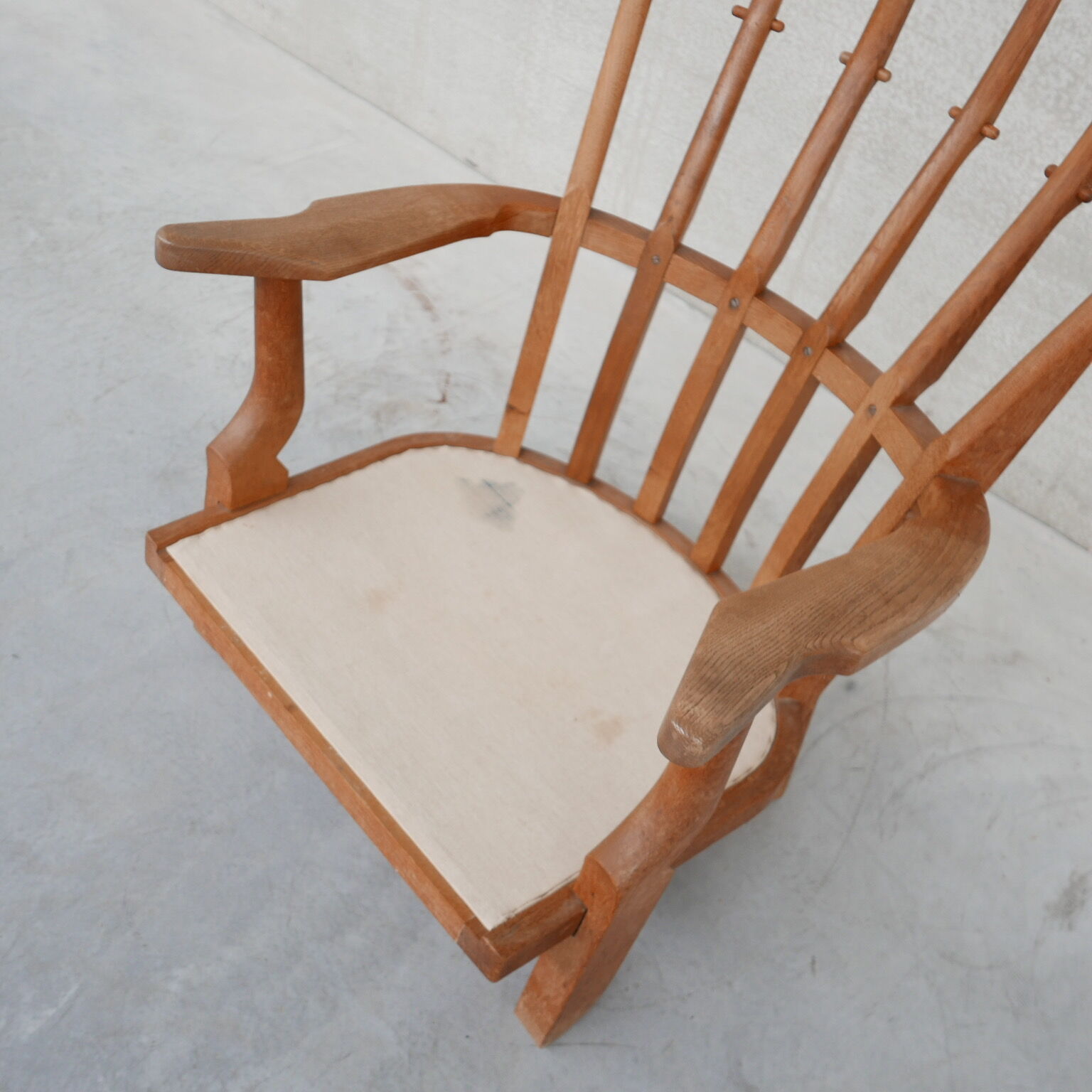 Fauteuil modèle repos de Guillerme et Chambron