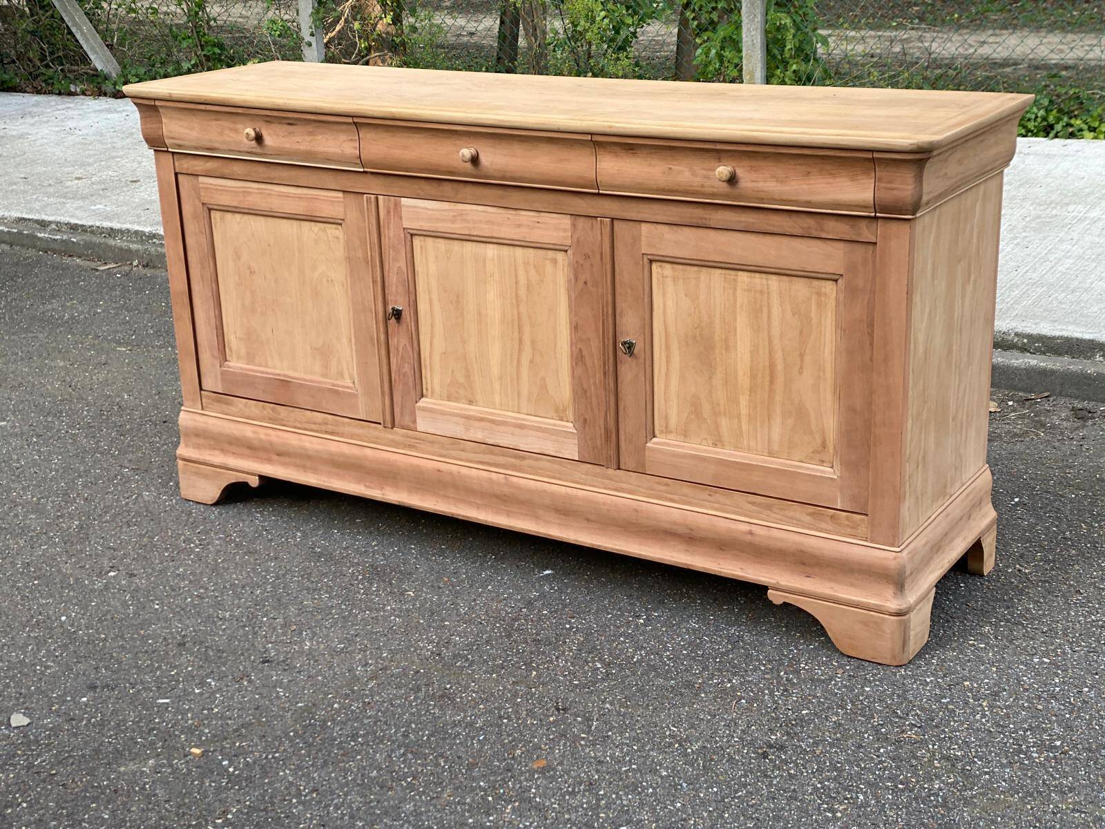 Louis Philippe rustic buffet, vintage, renovated in wood from the 1960s.