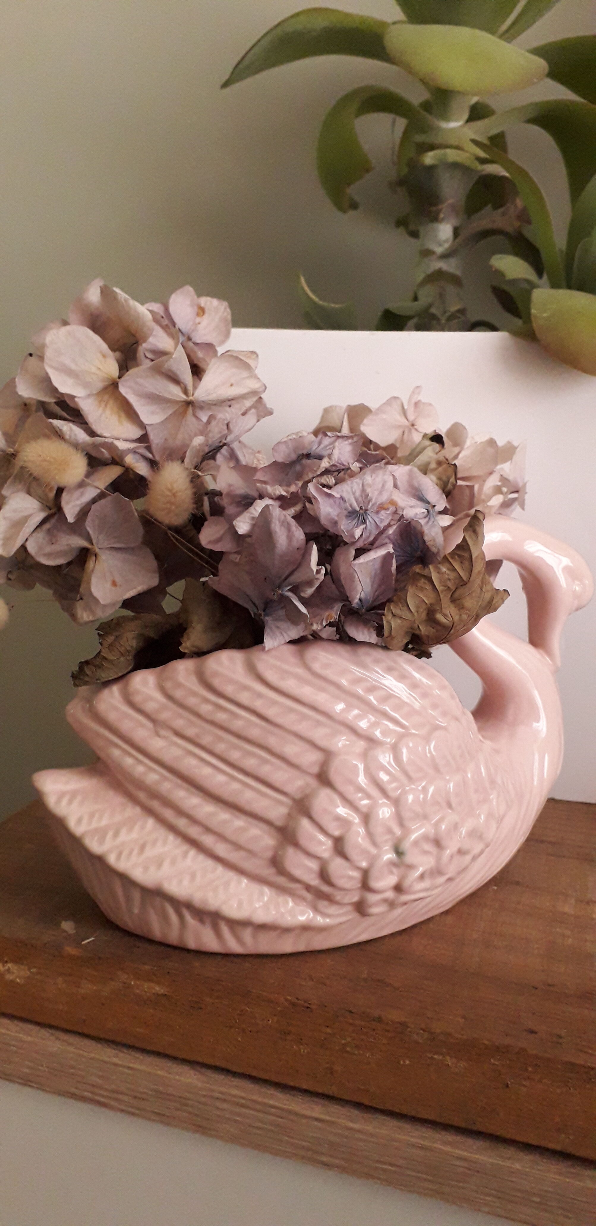 Pastel pink swan pot