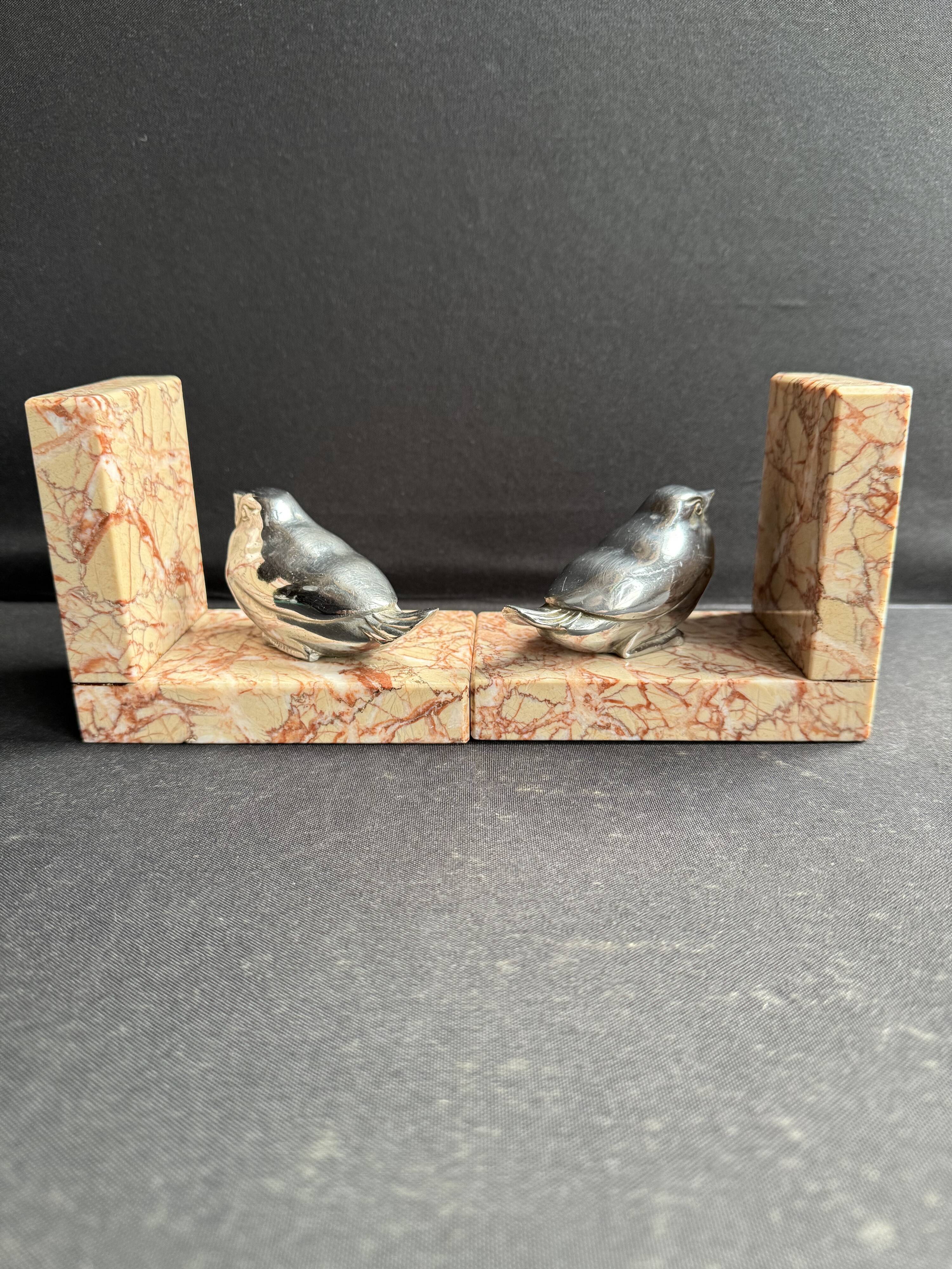 Paire de serre-livres Art déco en marbre