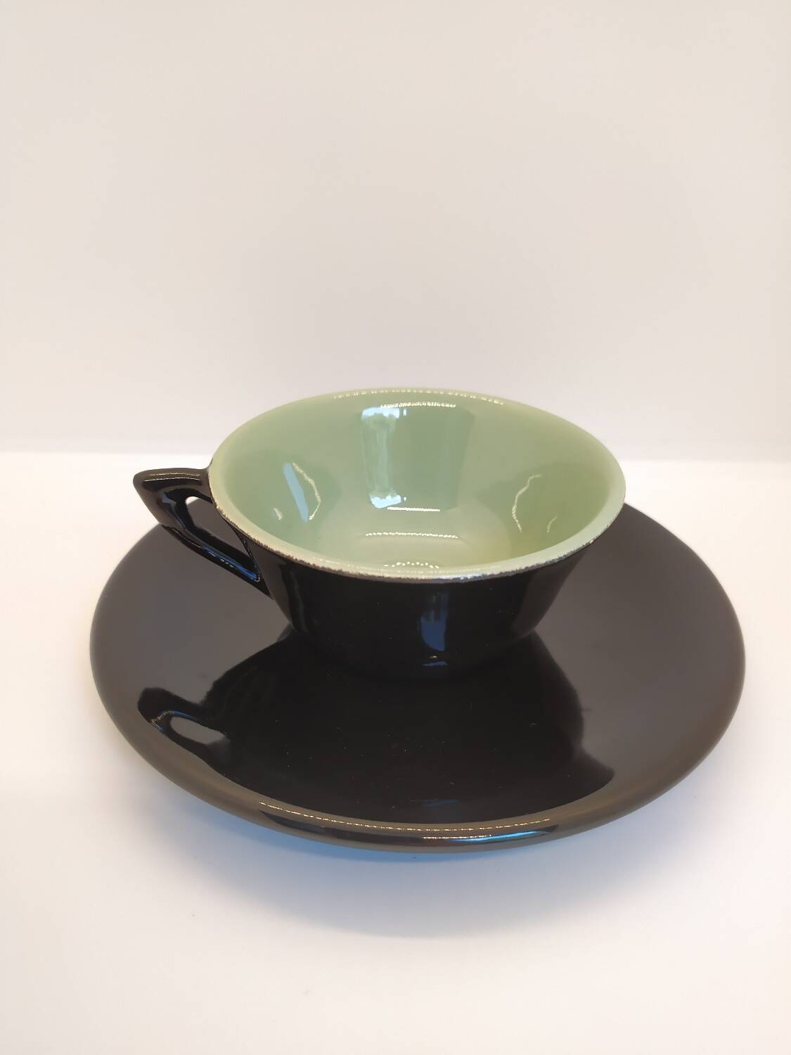 Set of 7 cups and saucers from the 50s.