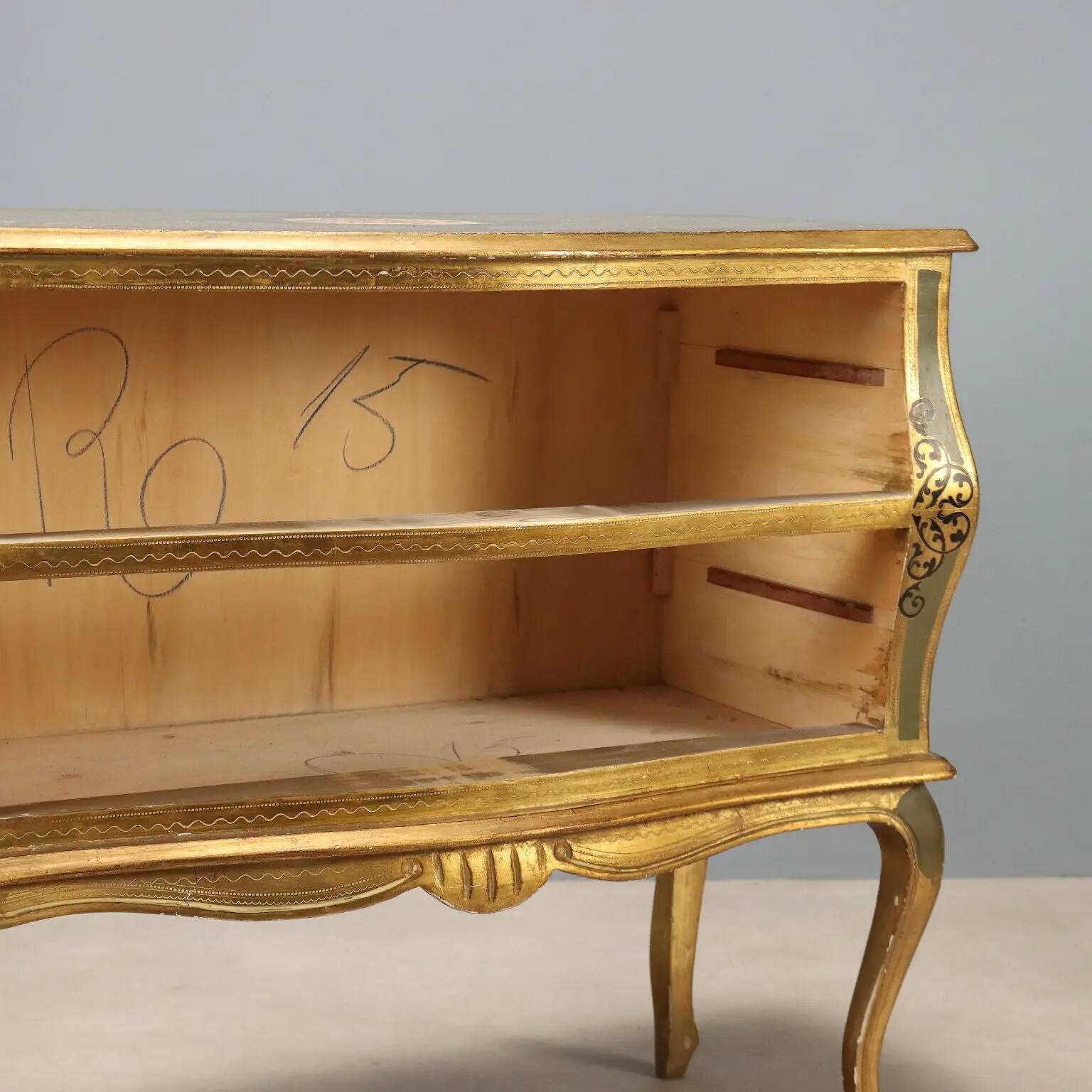 Commode ancienne en bois laqué et peint XXe siècle
