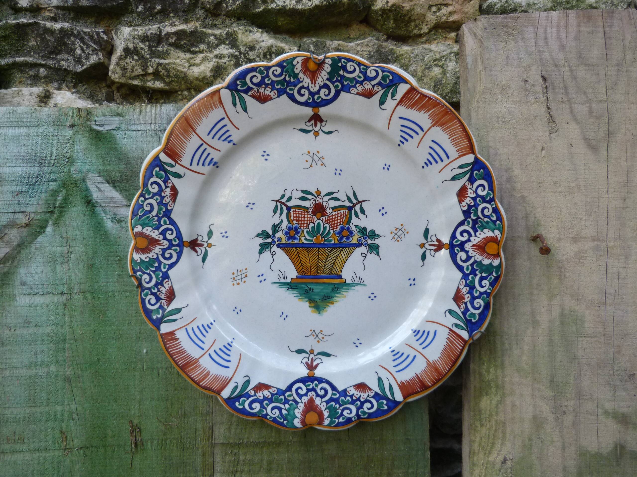 Old Gien earthenware scalloped plate with blue/yellow flower basket motifs