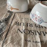 Lot 2 bowls engraved and painted hands