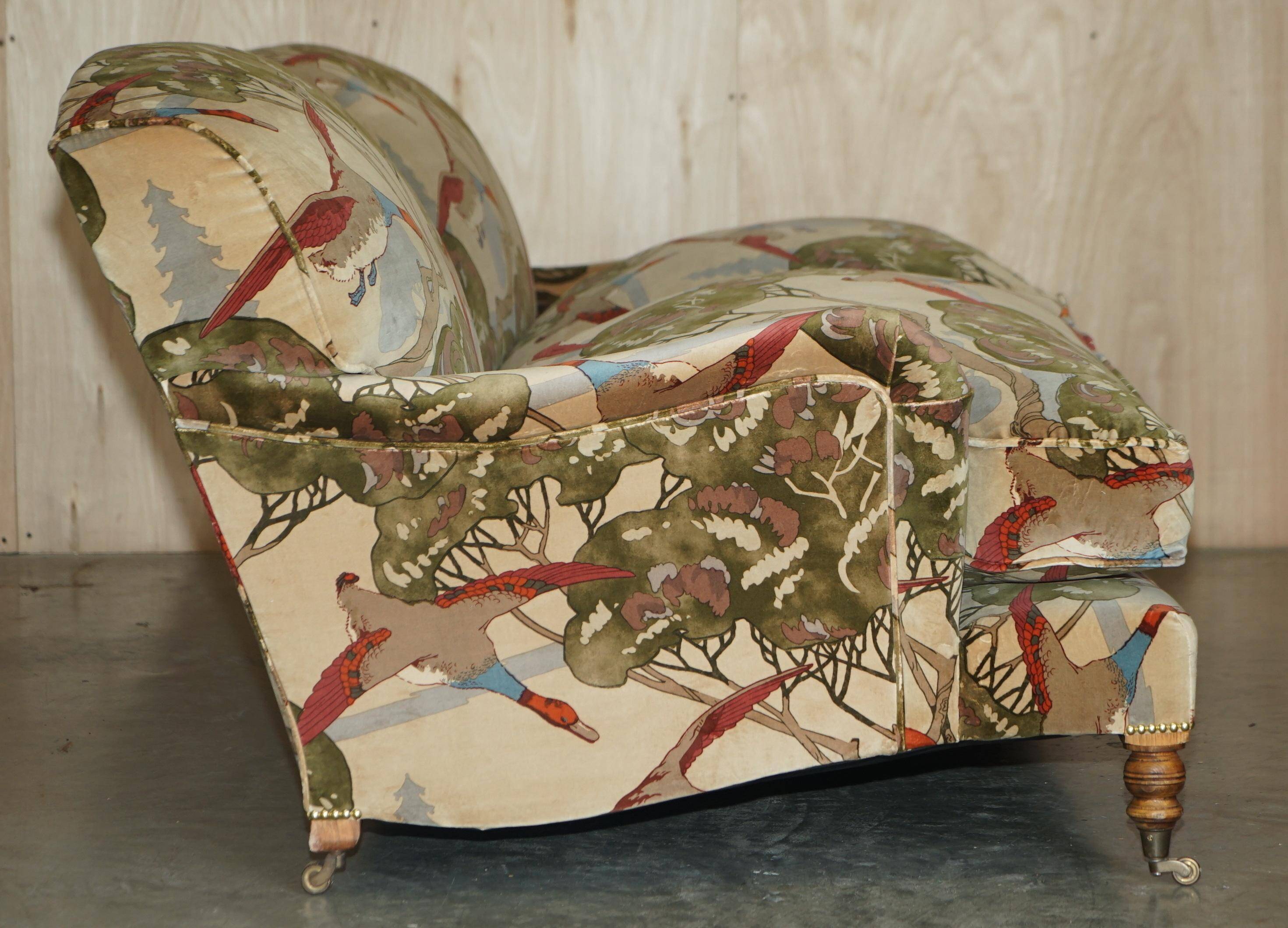 Canapé George Smith Signature Scroll Arm en velours
