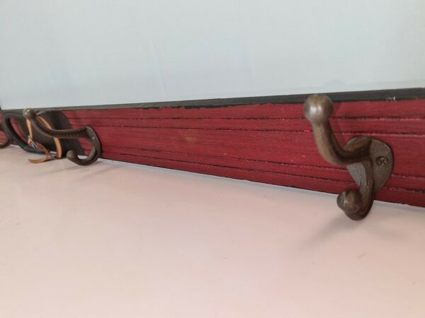 Porte manteau en bois et patères en fonte