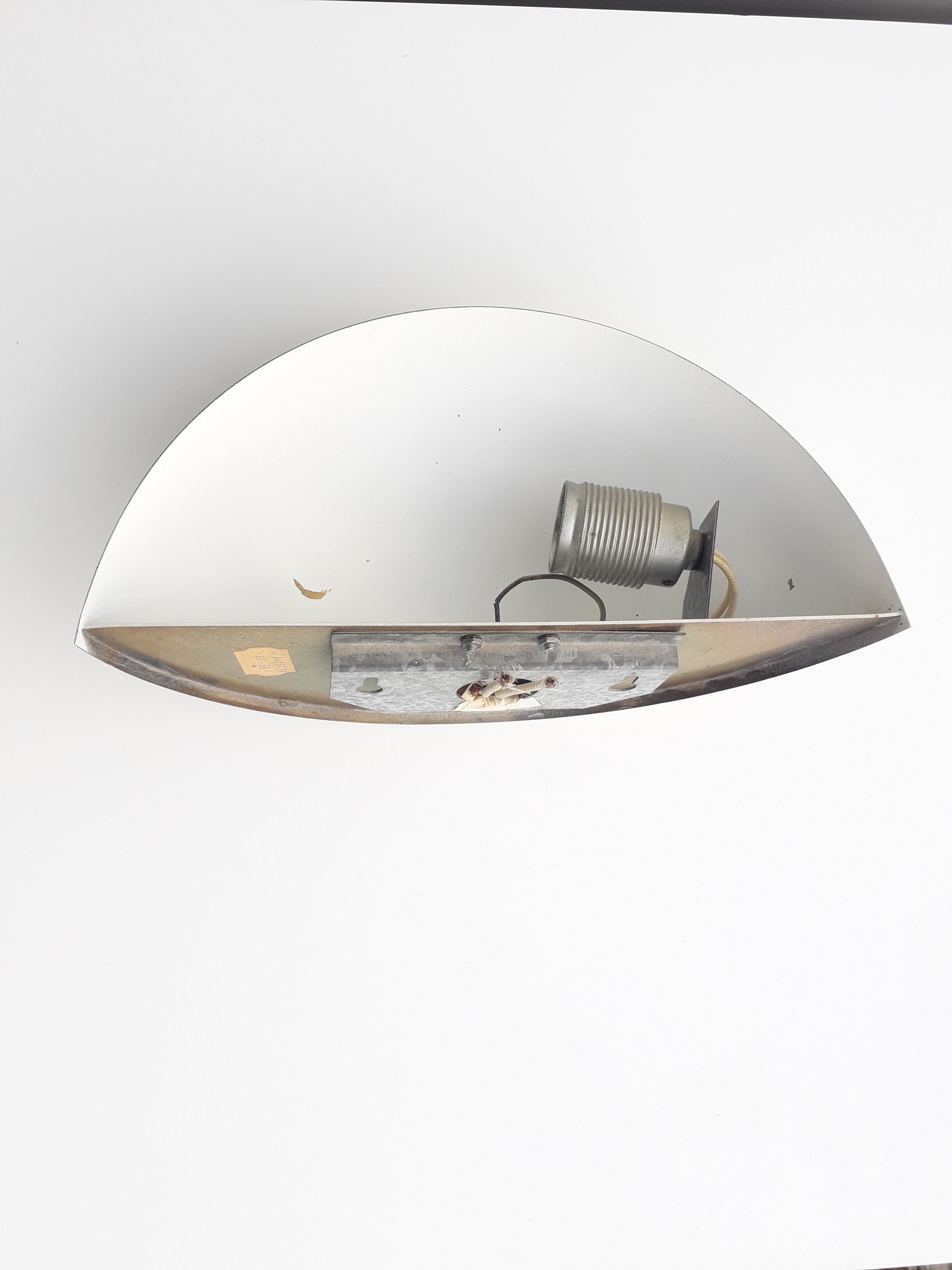Vintage wall lamp - Half-moon - Golden metal mirror - 1970