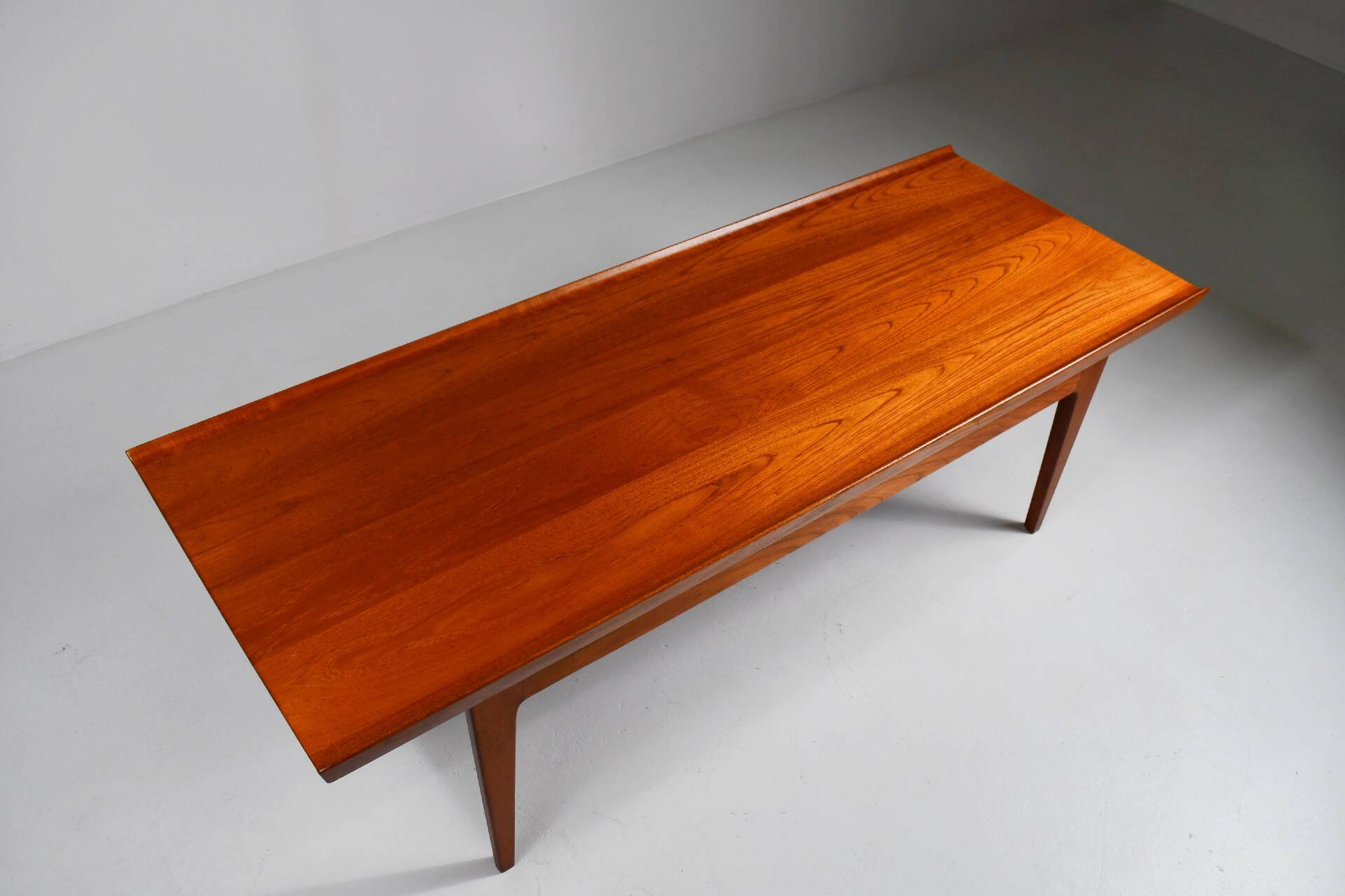 Finn Juhl coffee table FD532 for France & Son. Denmark, 1959
