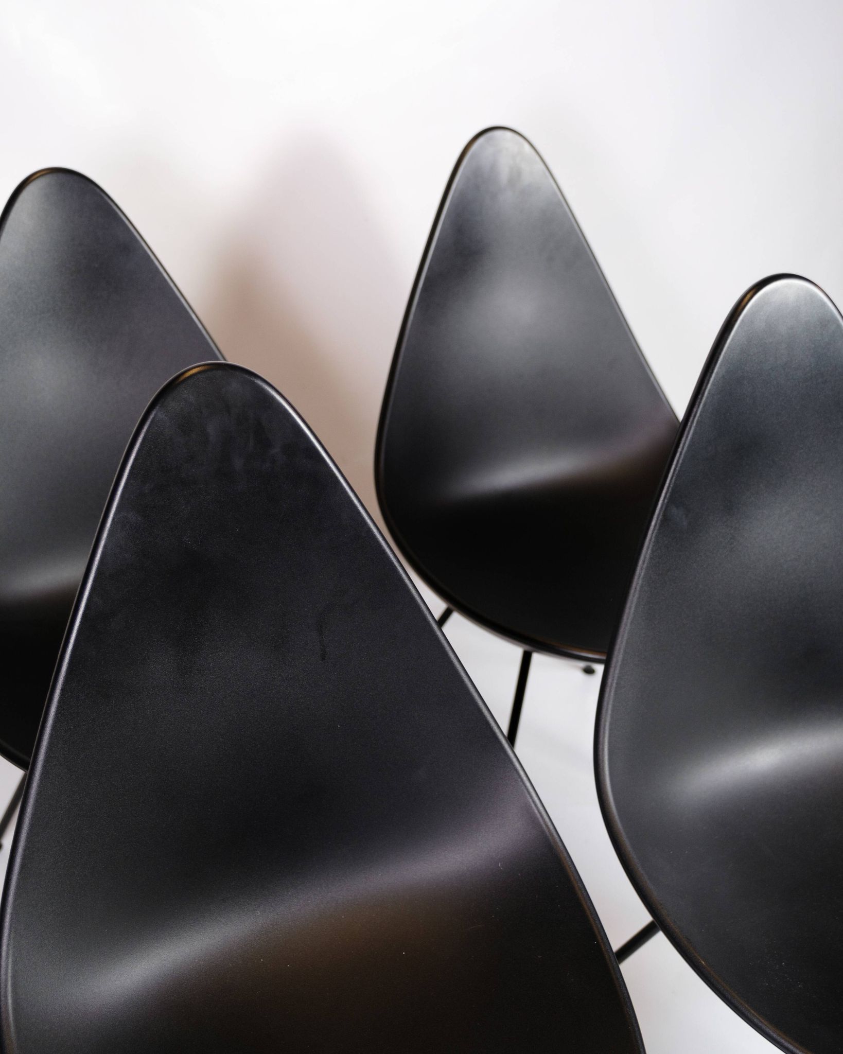 Set Of Four Dining Chairs Model 3110 Made In Black By Arne Jacobsen For Fritz Hansen From 2016s