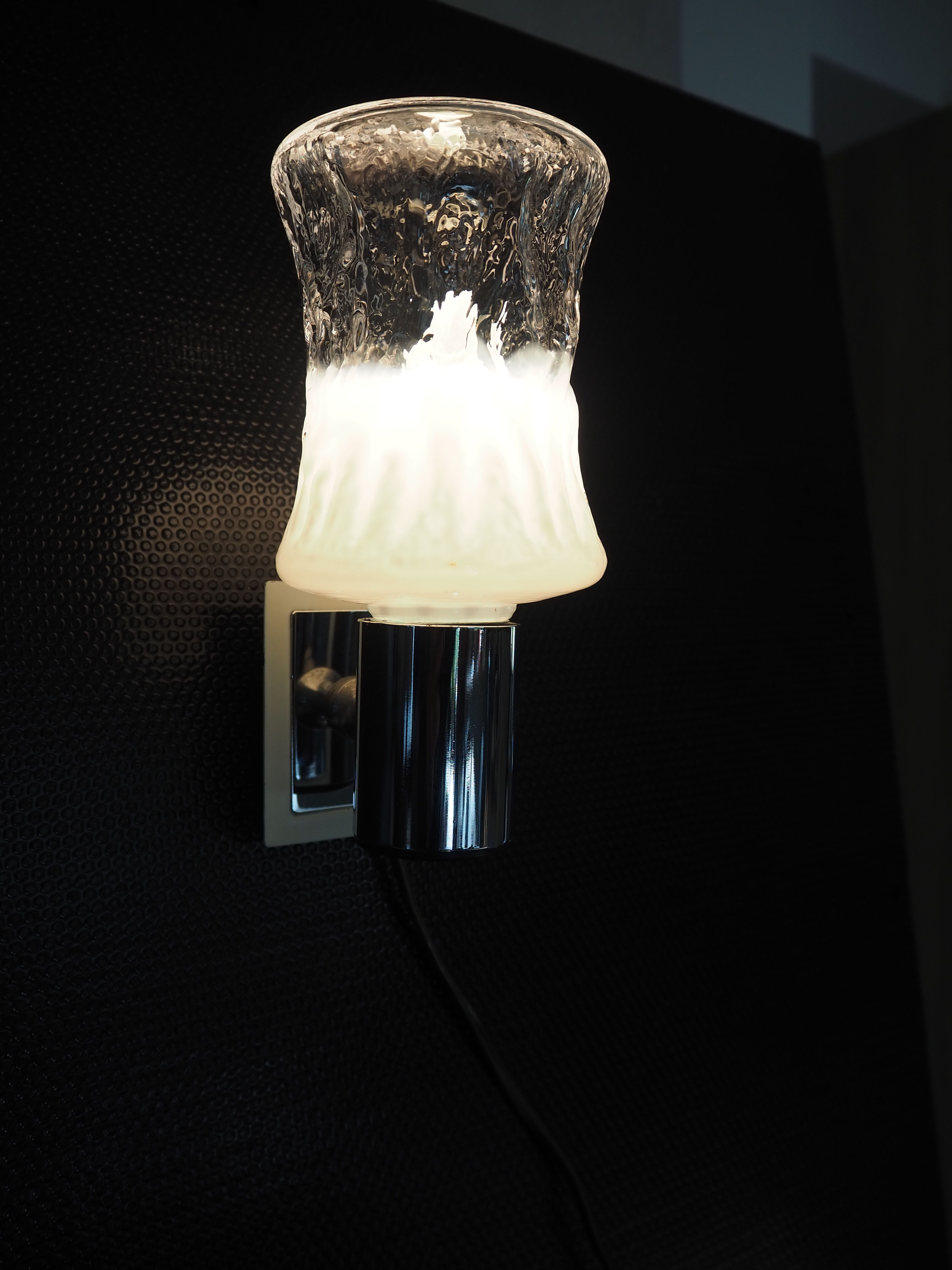 Torch type wall lamp in transparent and white glass