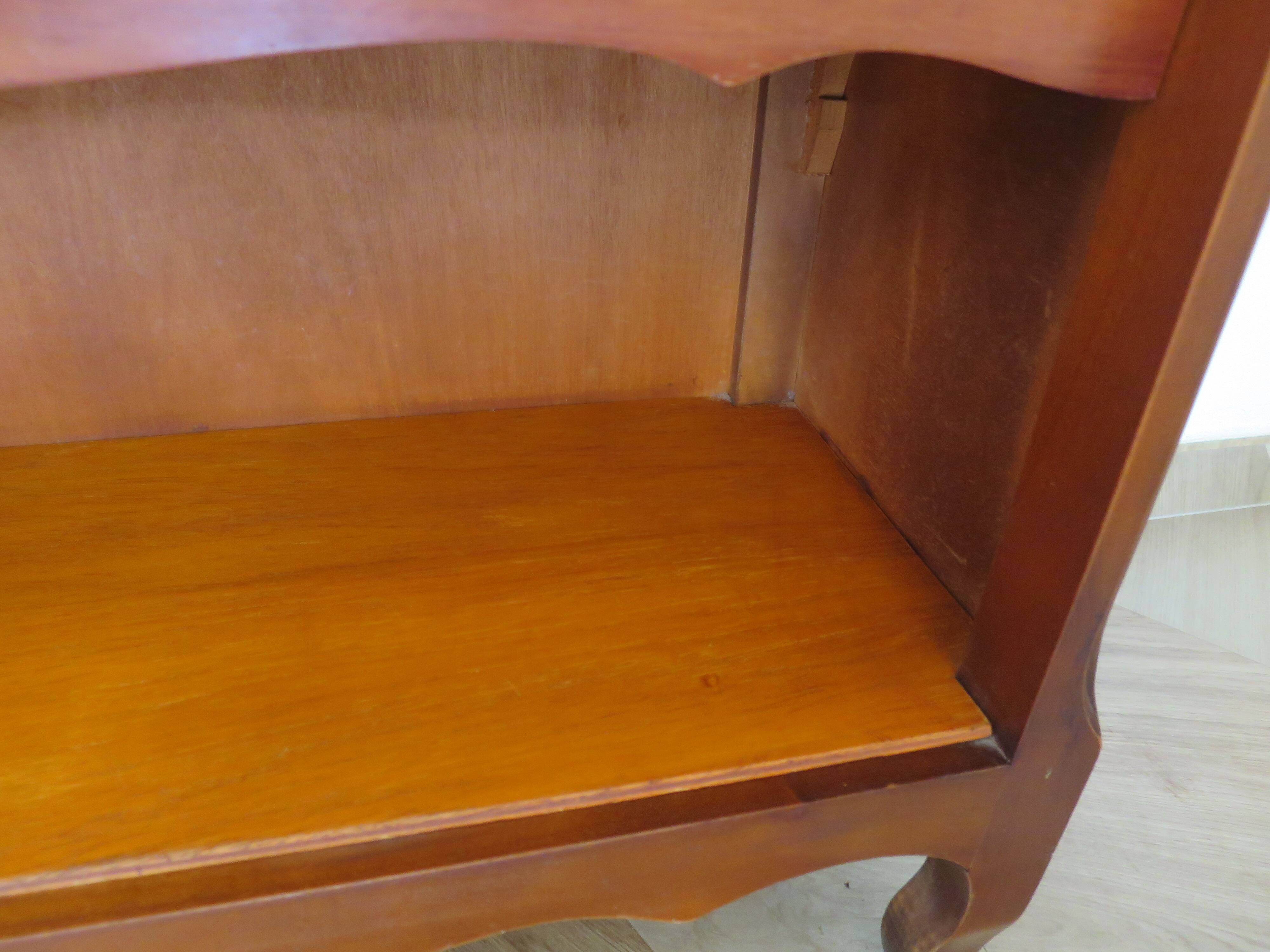 Beau bibus en merisier - 3 niveaux -Tablettes ajustables -Style Louis XV