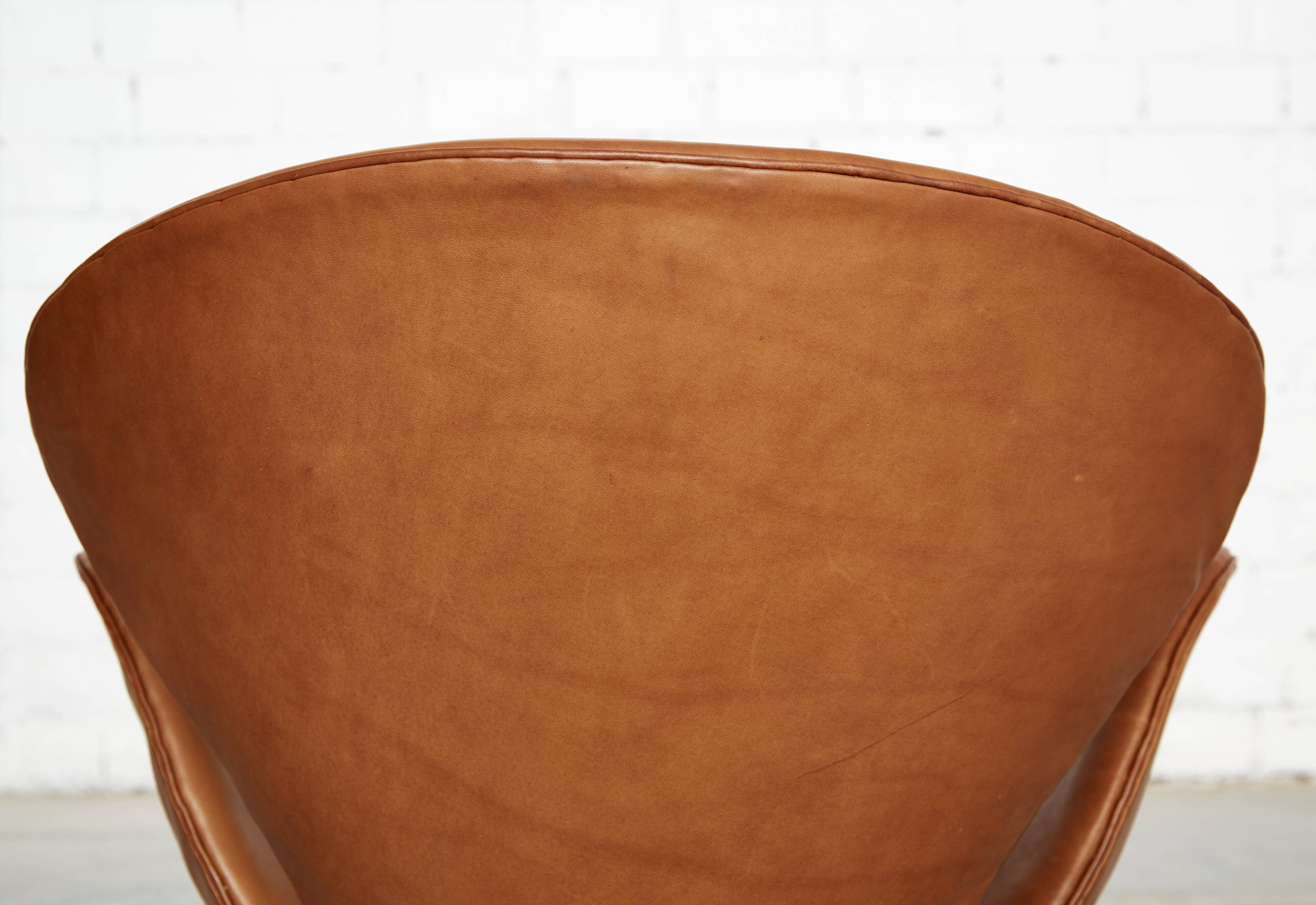 Arne Jacobsen Swan Chair for Fritz Hansen