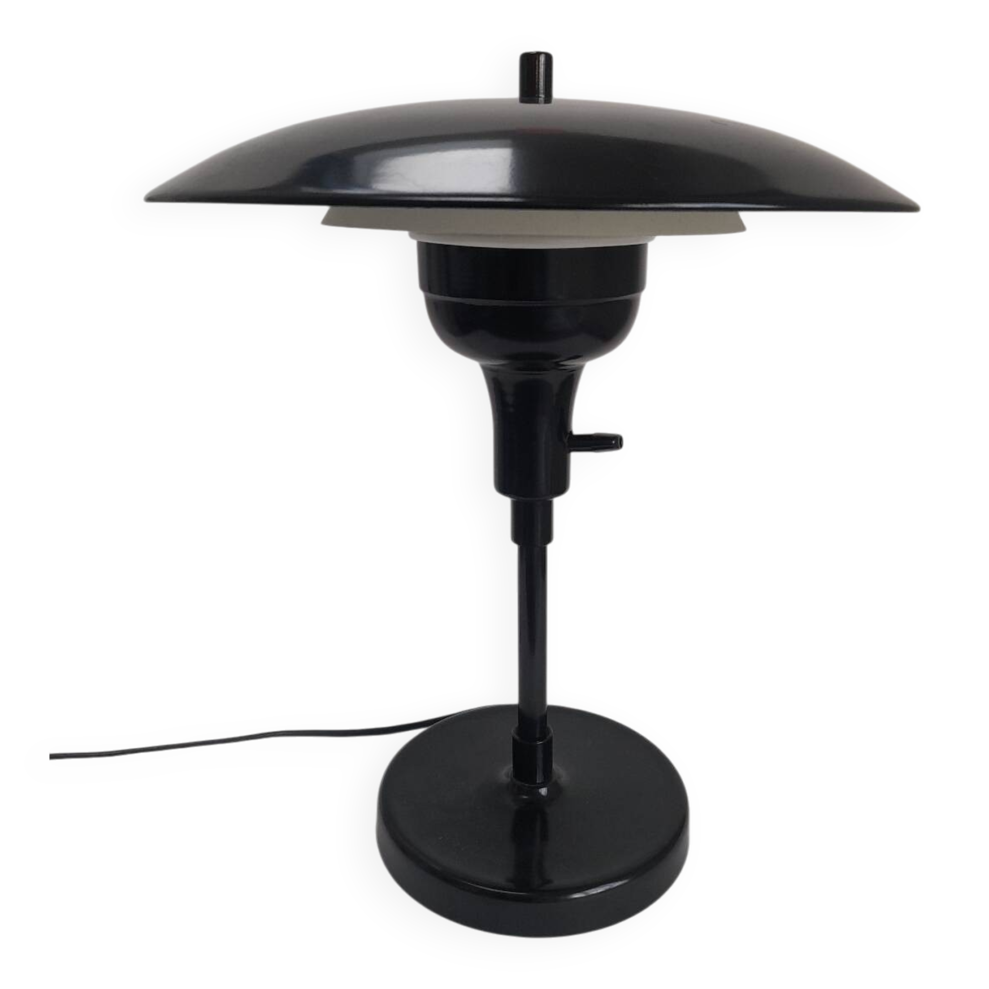 Beautiful 1950s saucer desk lamp.
