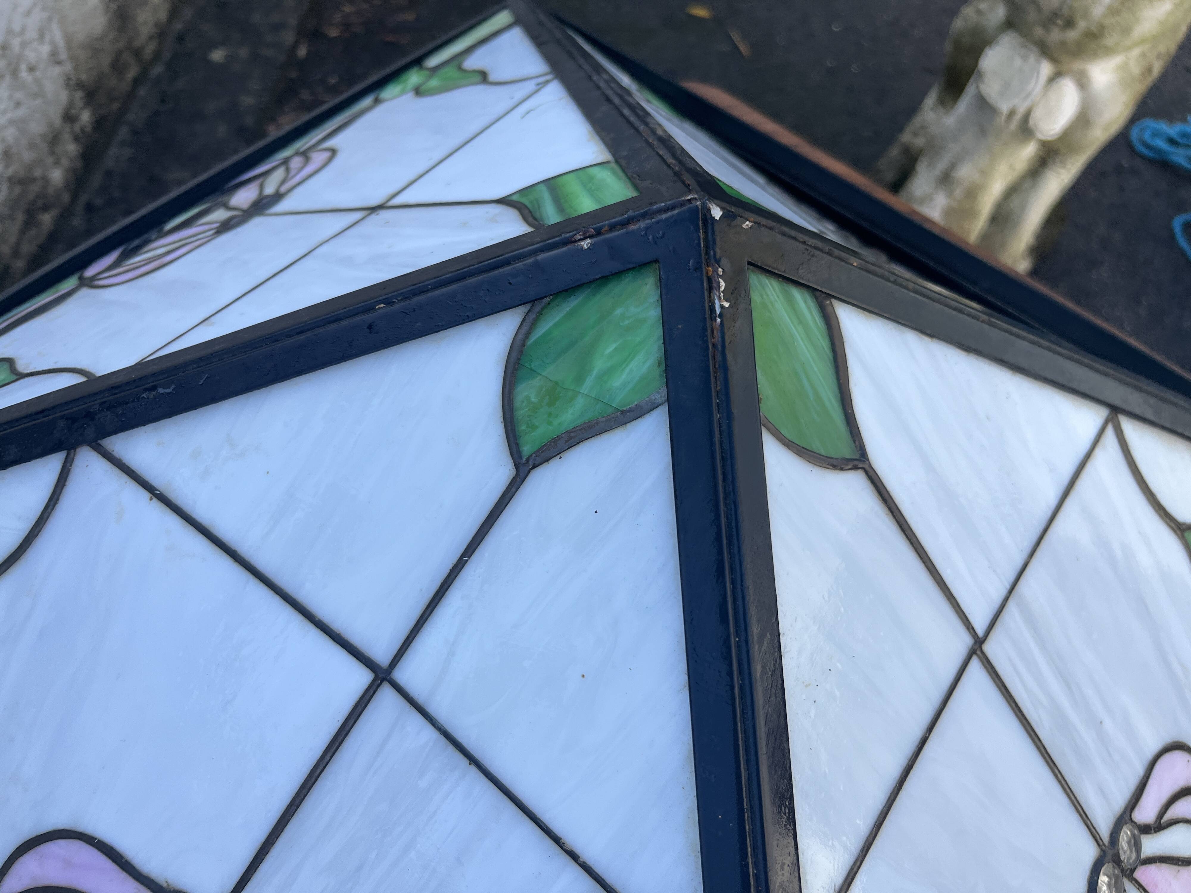 Abat-Jour Plafonnier Carré Type Tiffany – Vitraux Floraux style Art Nouveau