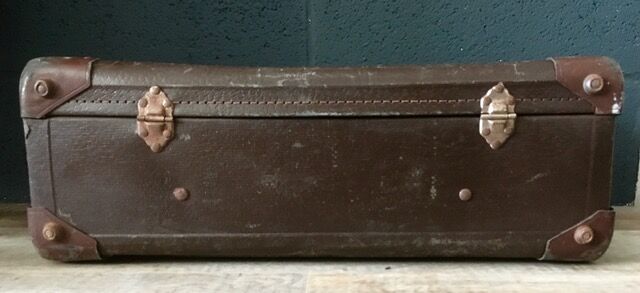 Vintage brown suitcase handle in Bakelite