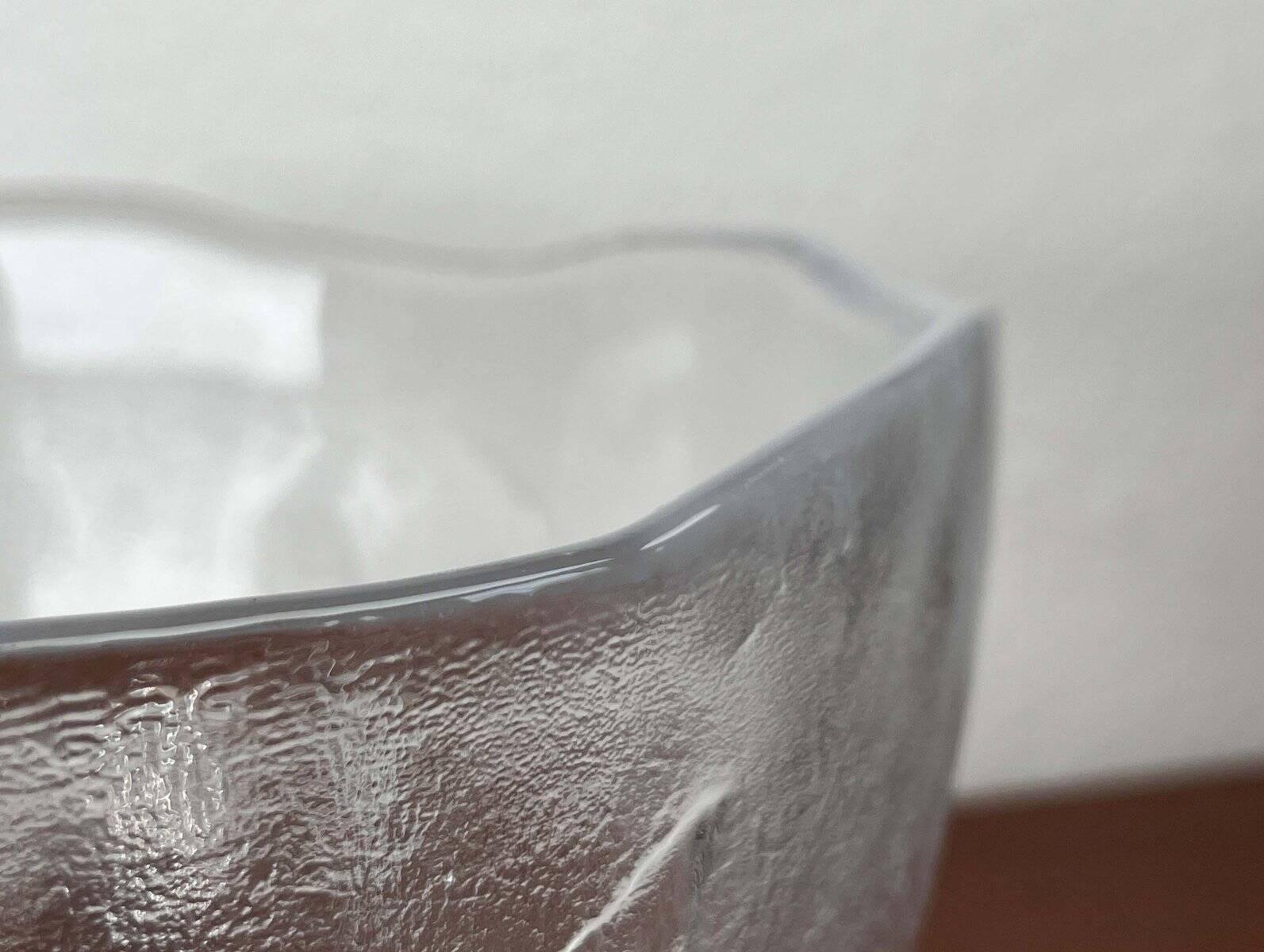 Large vintage Swedish glass bowl with floral decoration by Ann Wärff for Kosta Boda, 1970s.