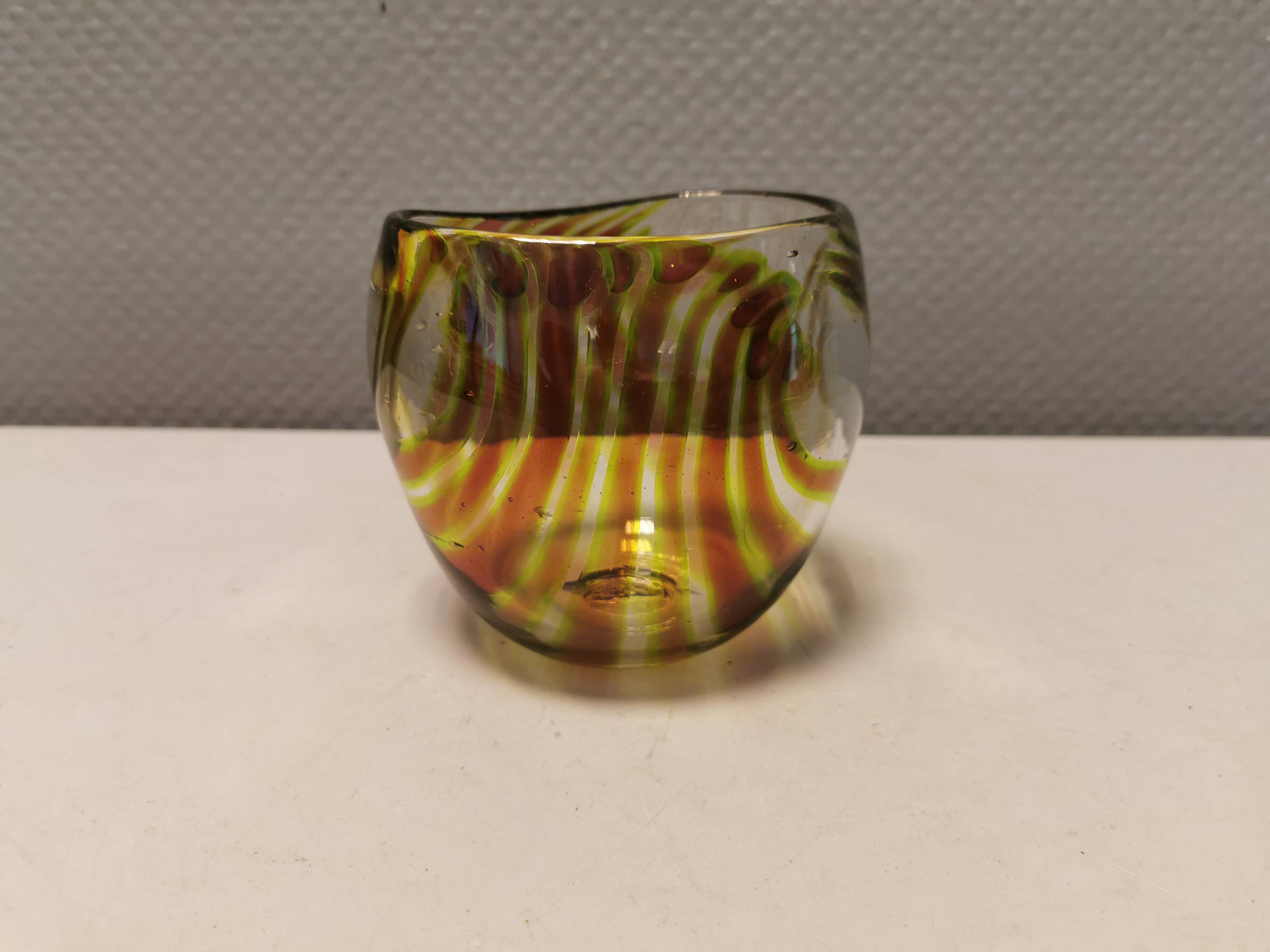 Beautiful mouth-blown vase in beautiful colours.