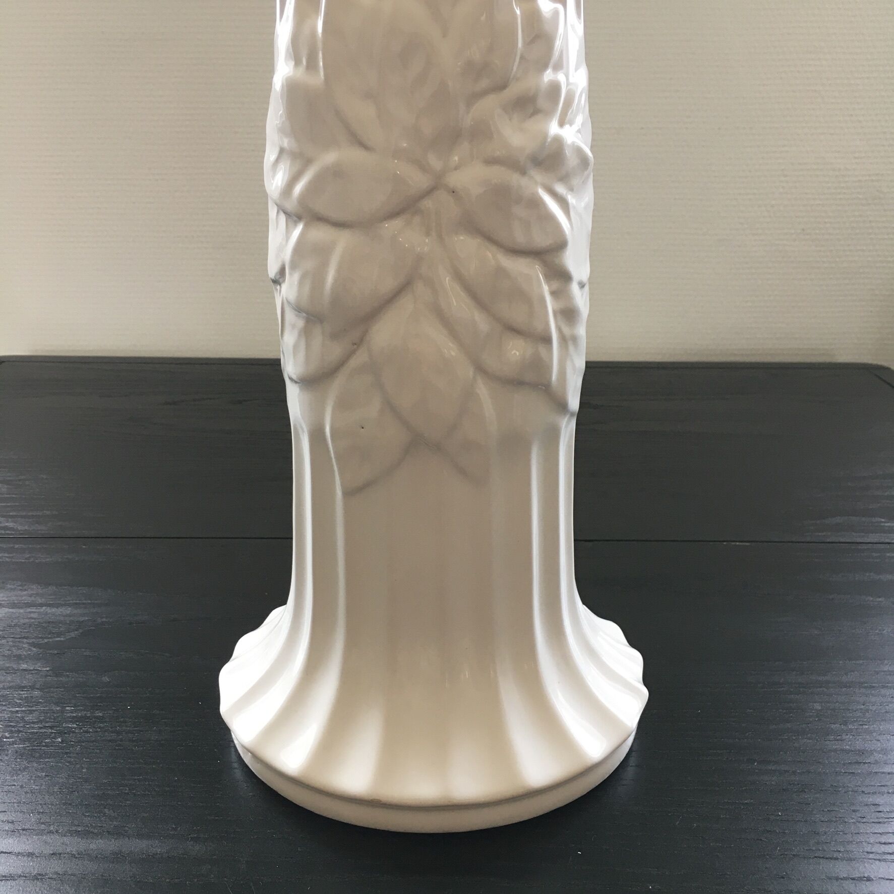 Earthenware column with floral decoration