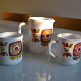 Pitcher and 2 mugs vintage Mobil years 70 Arcopal