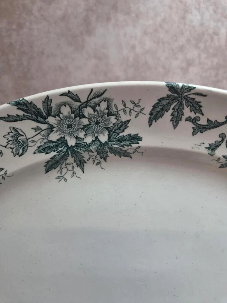 Oval plate Saint-Amand model Anemone – Old ironstone