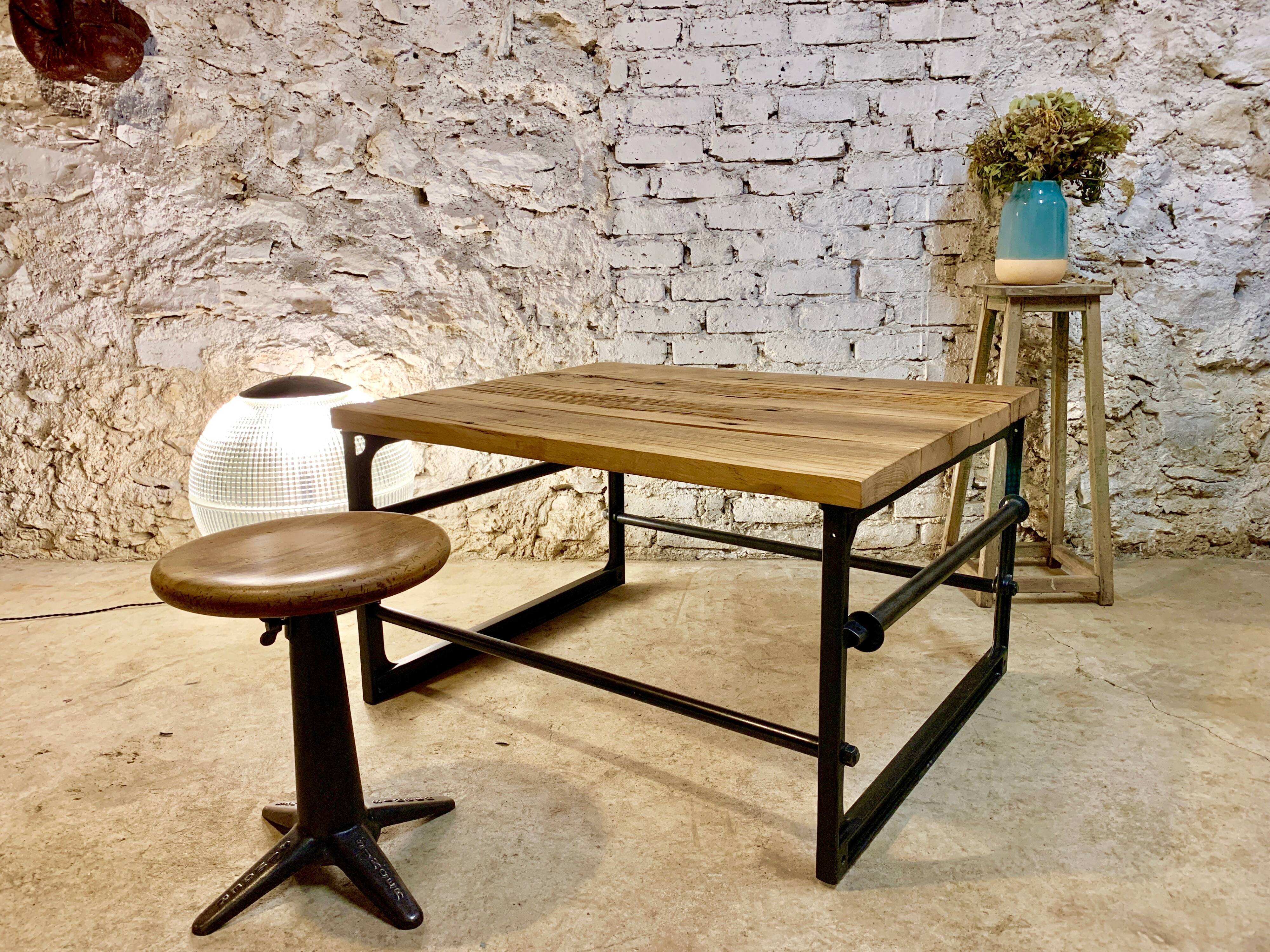 Oak coffee table and machine foot tool singer simanco 1920