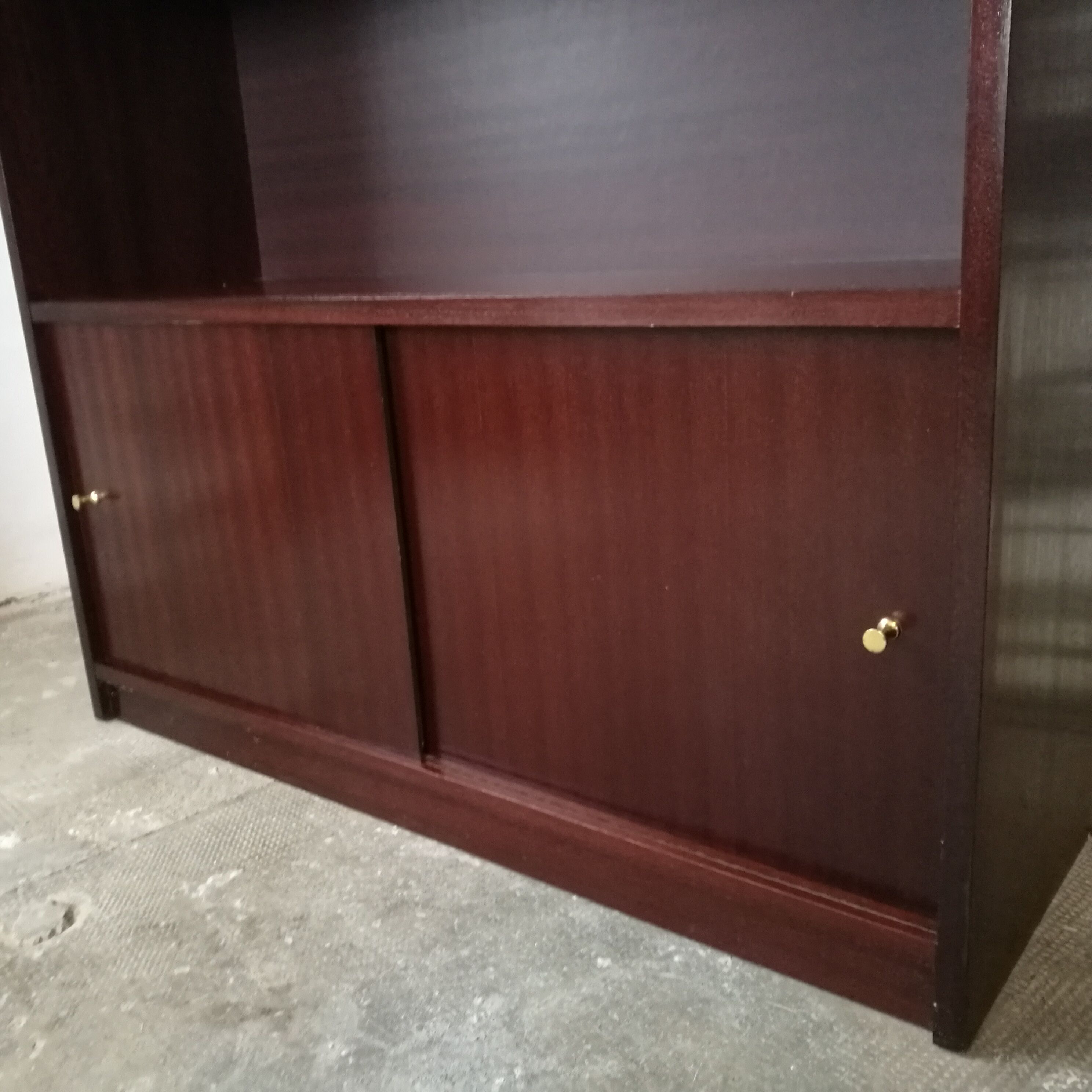 Vintage shelf library