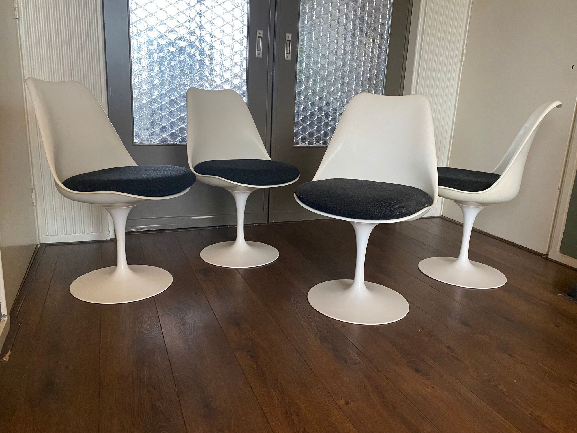 115 Tulip dining chairs by Eero Saarinen for Knoll Inc. / Knoll International