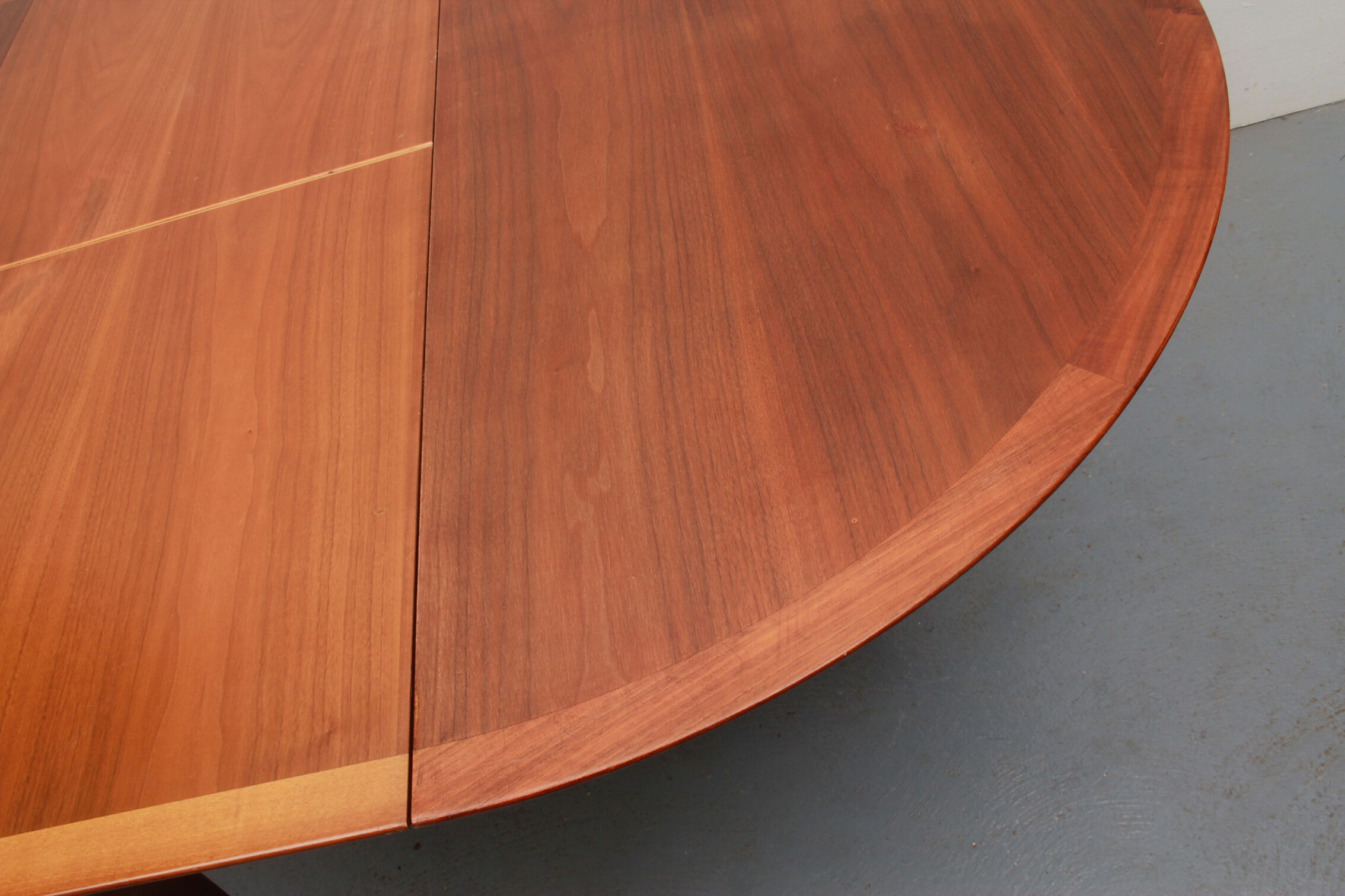 1960s extendible diningtable walnut by Lübke