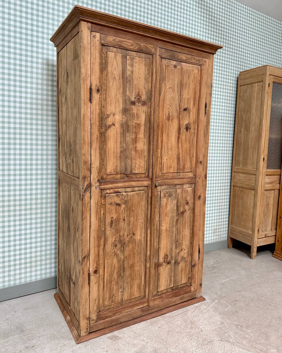 Large Parisian wardrobe with hanging space (renovated)