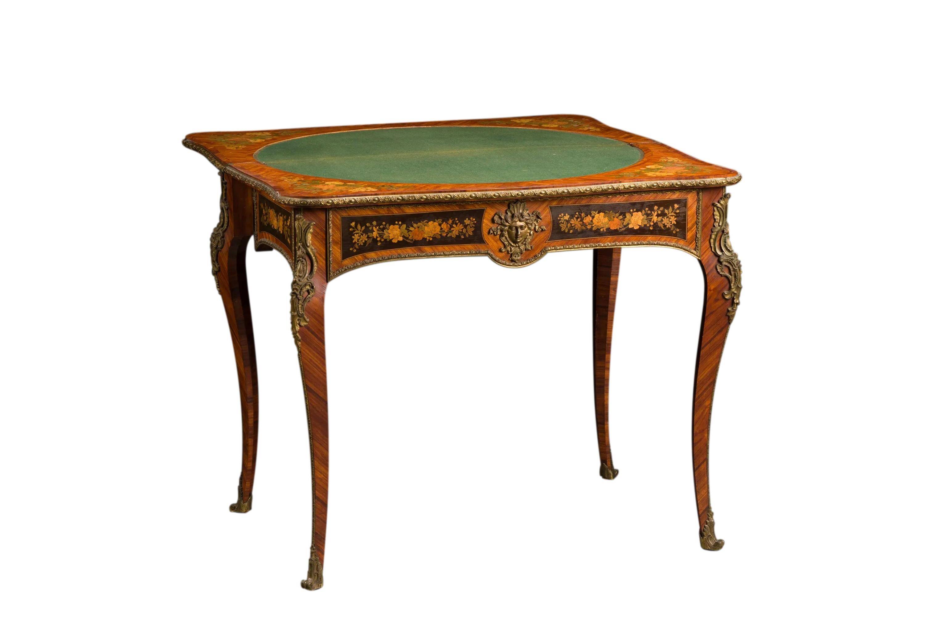 Console, game table in marquetry from the 19th century.