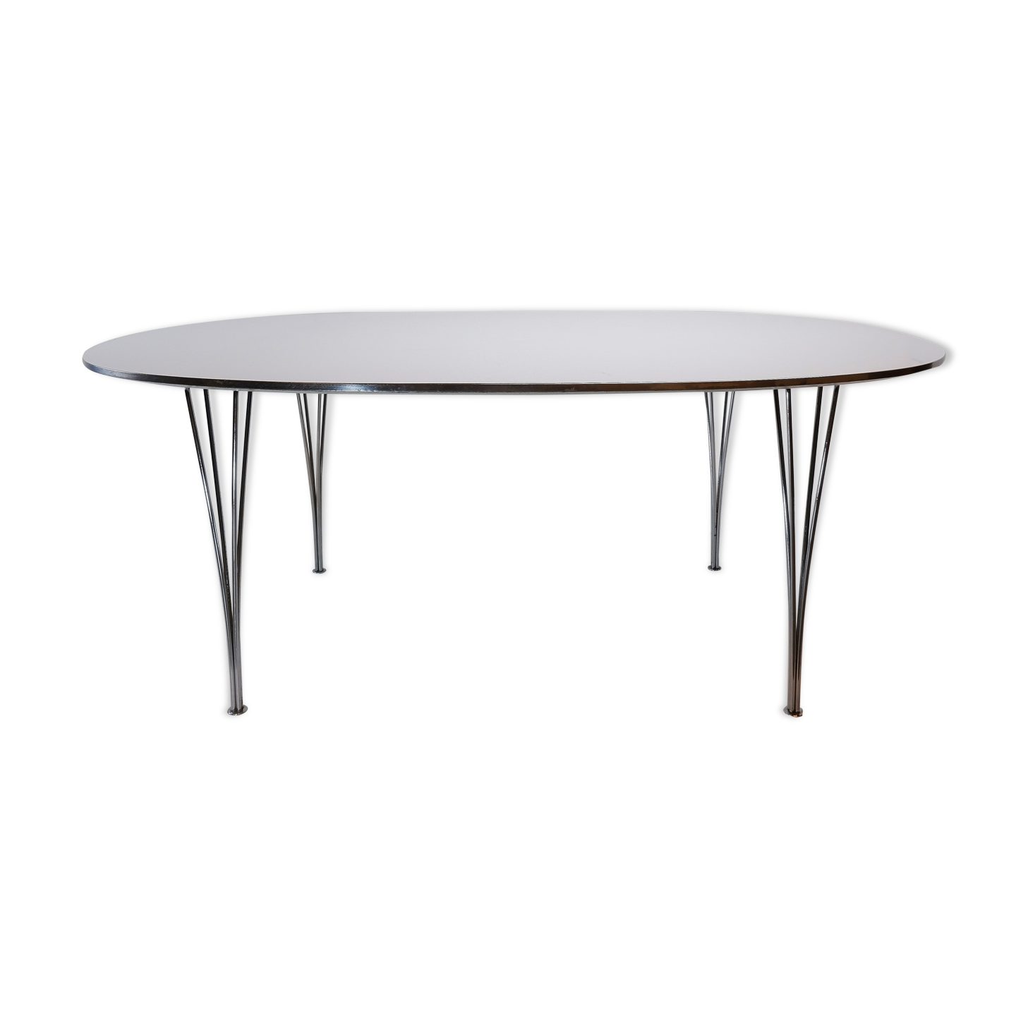 Fritz Hansen B613 super-elliptical dining table