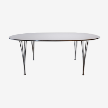 Fritz Hansen B613 super-elliptical dining table