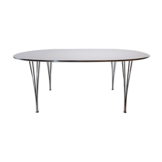 Fritz Hansen B613 super-elliptical dining table
