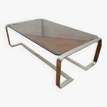 Table basse piètement inox dessus verre fumé, des années 70