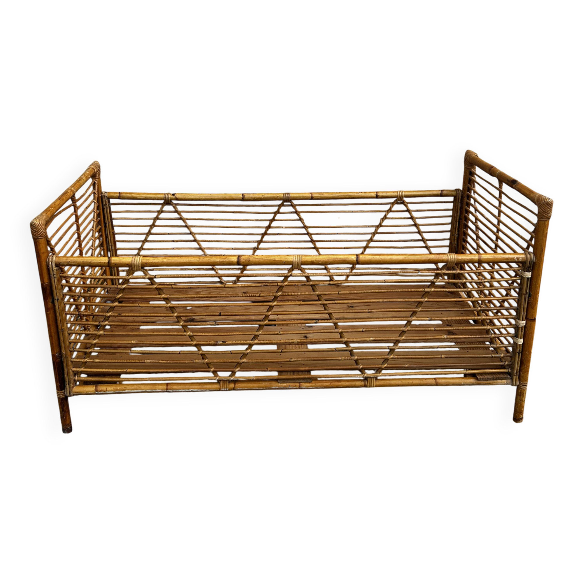 Lit enfant vintage en rotin et bambou – années 70