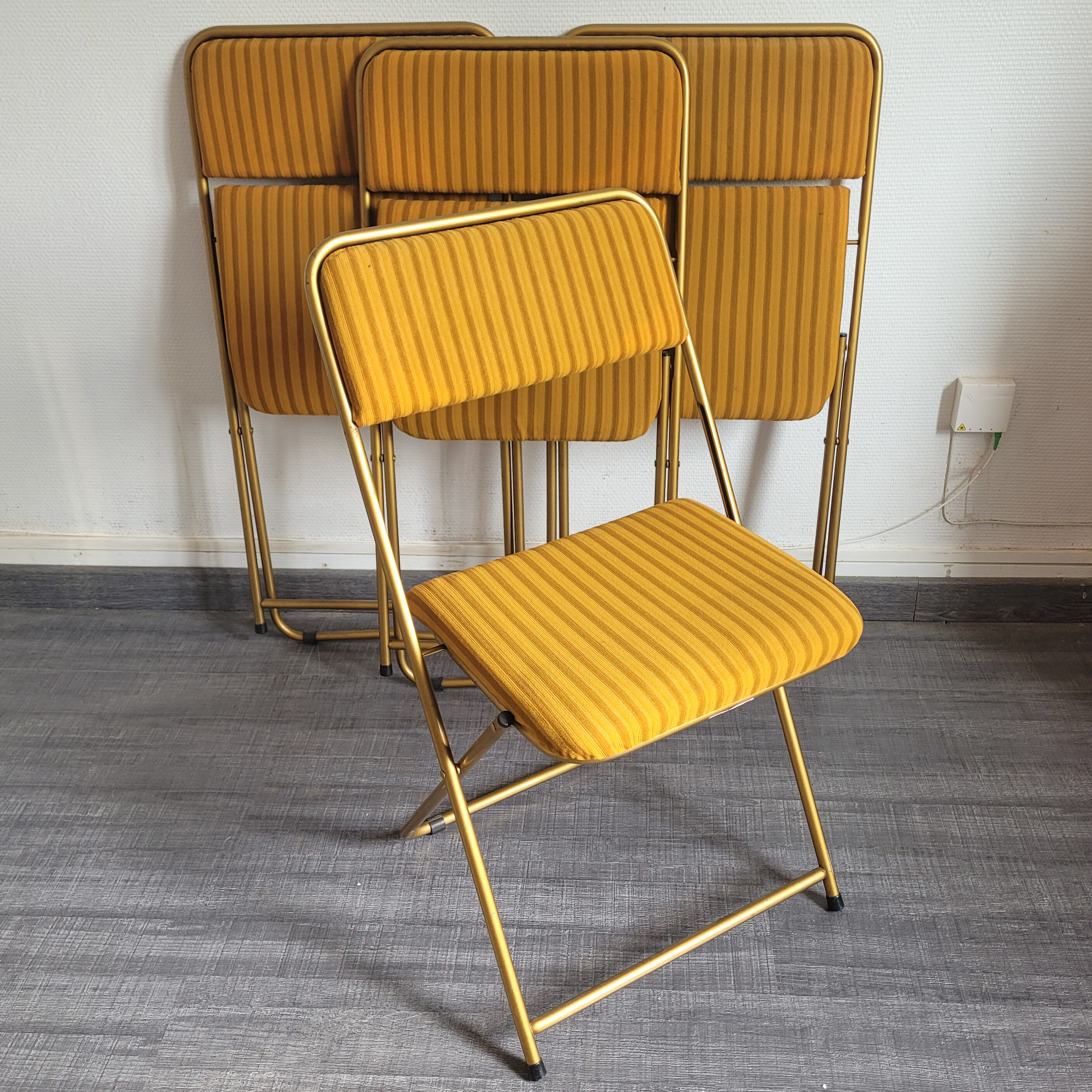 4 vintage Lafuma folding chairs