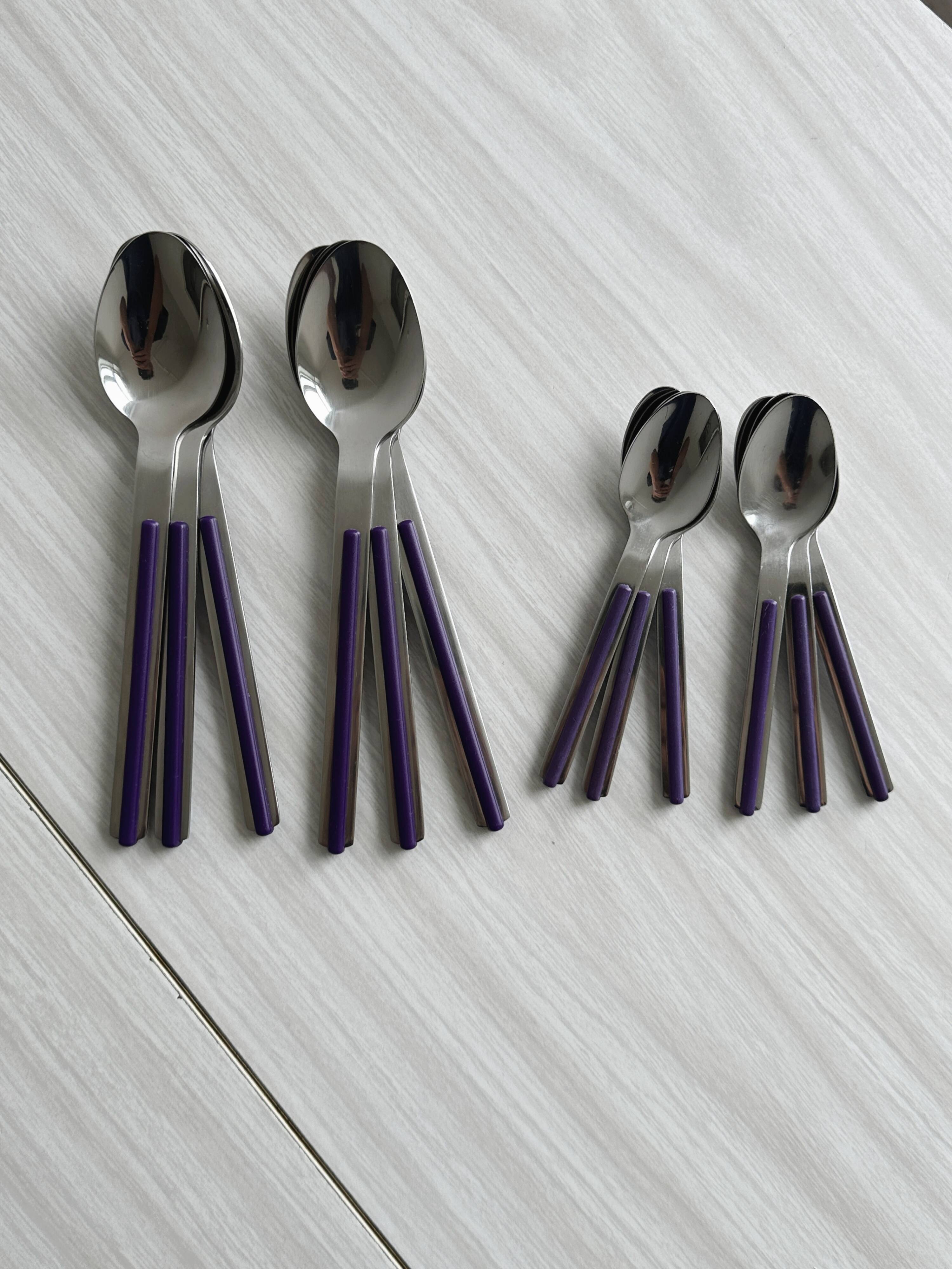 Set of 24 stainless steel and purple plastic cutlery