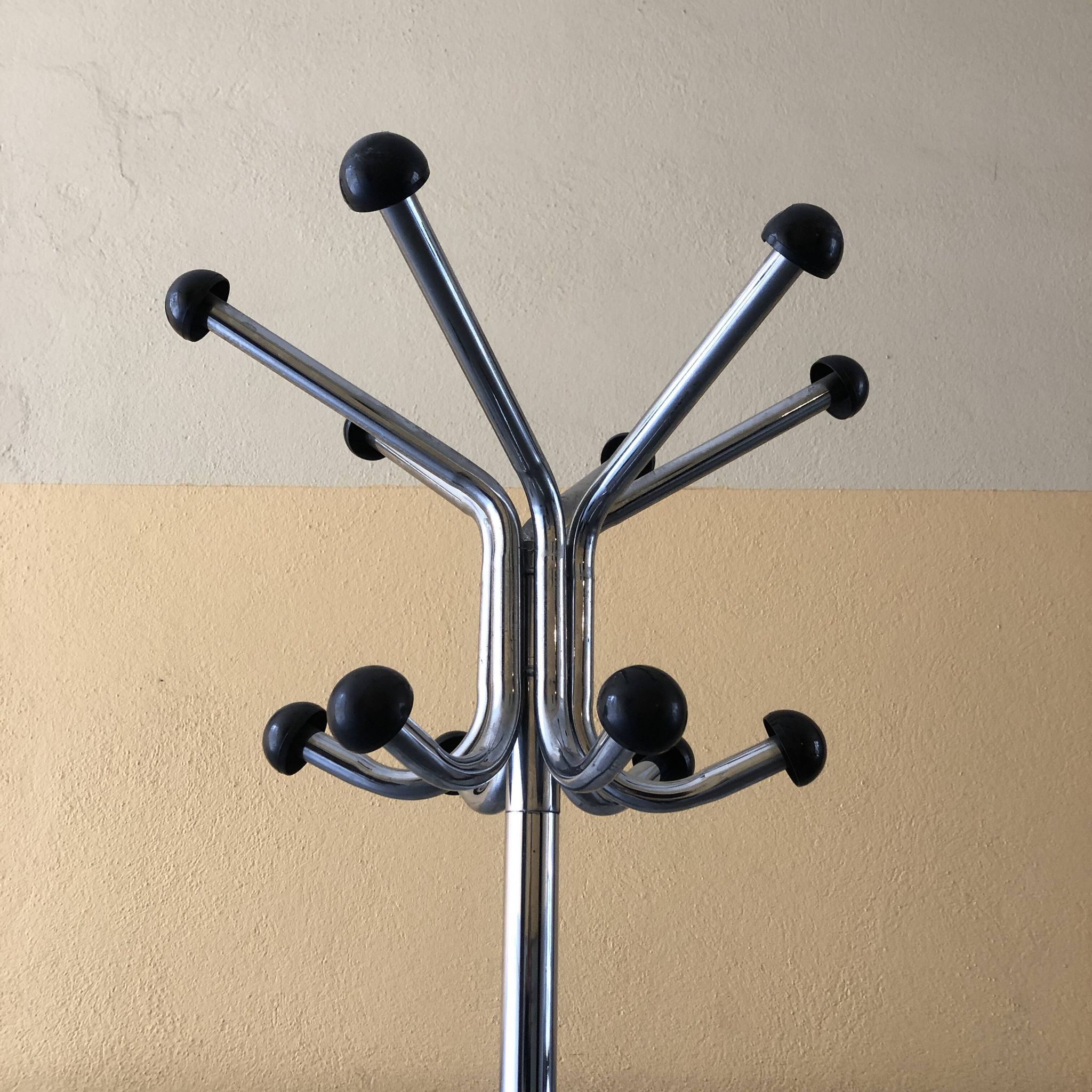 Vintage metal parrot coat rack