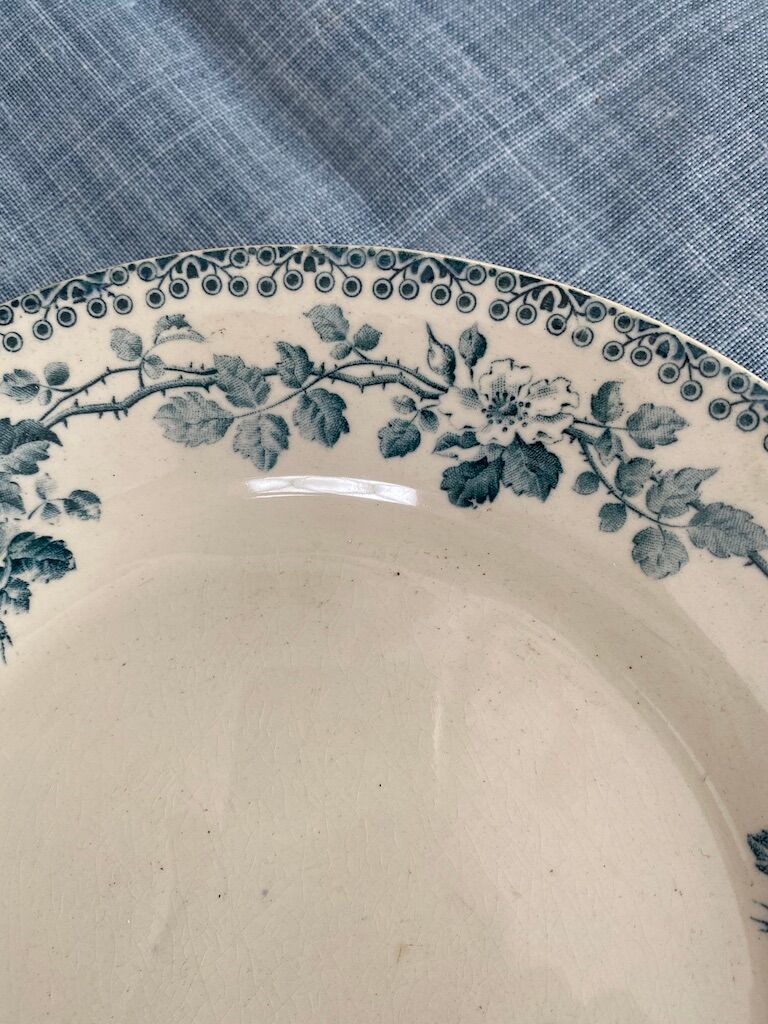 Iron earth plate, early 20th century. Model Guadaloupe by Debray