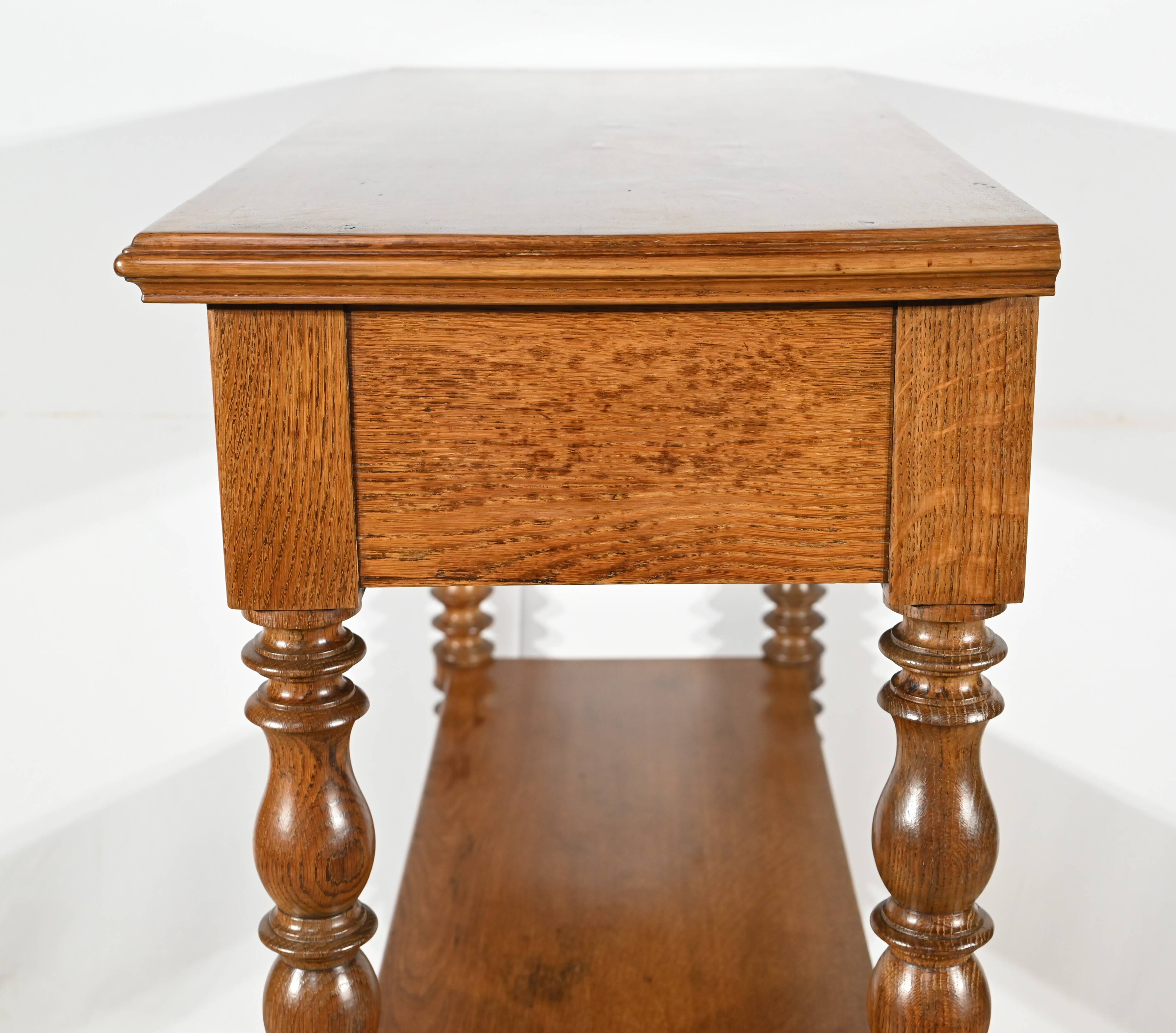 Desserte à hauteur d’appui, console en chêne, style Louis Philippe, 2ème partie du XIXème s.