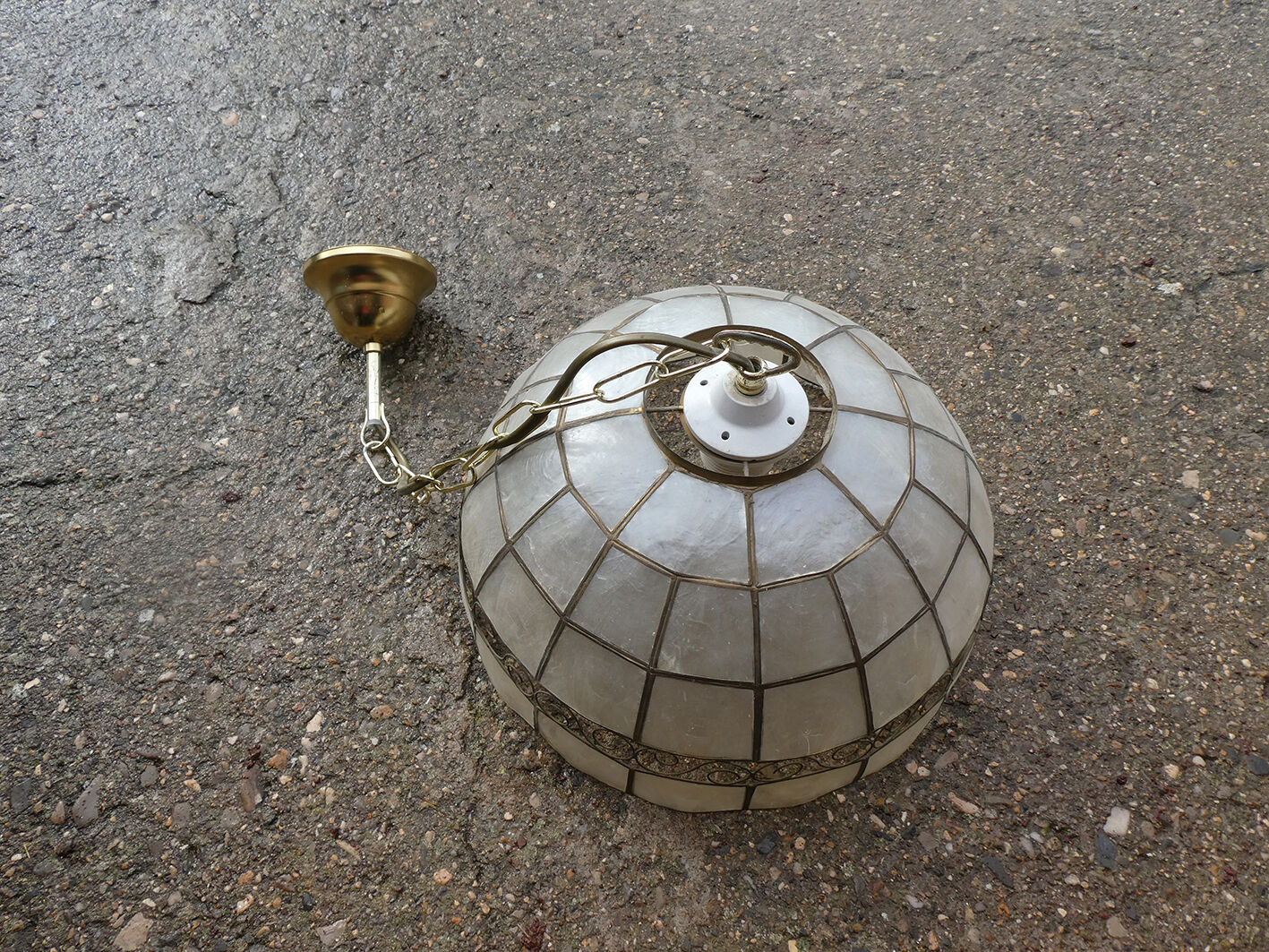 Suspension in mother-of-pearl and vintage brass