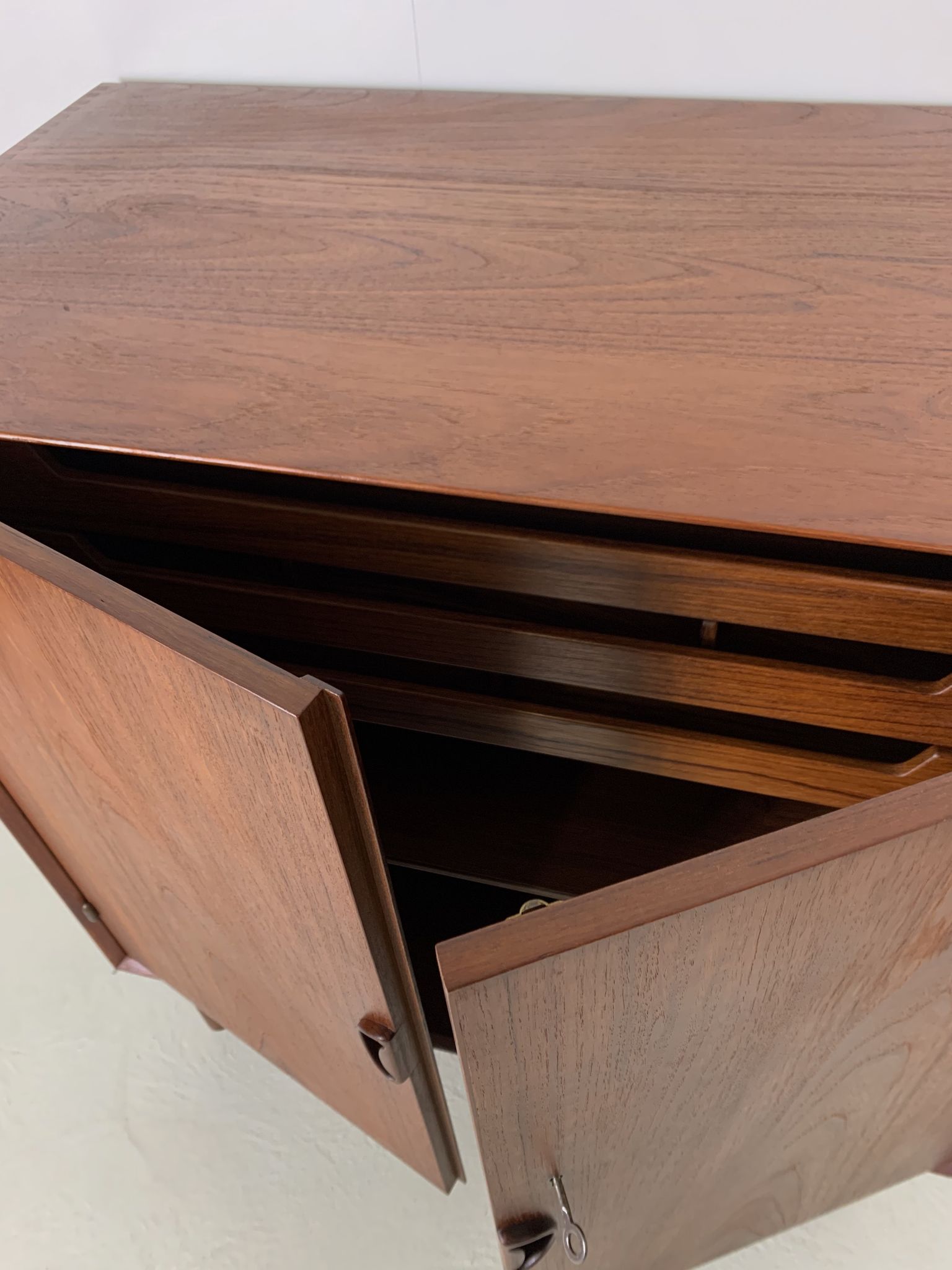 Commode de Peter Hvidt édition Soborg