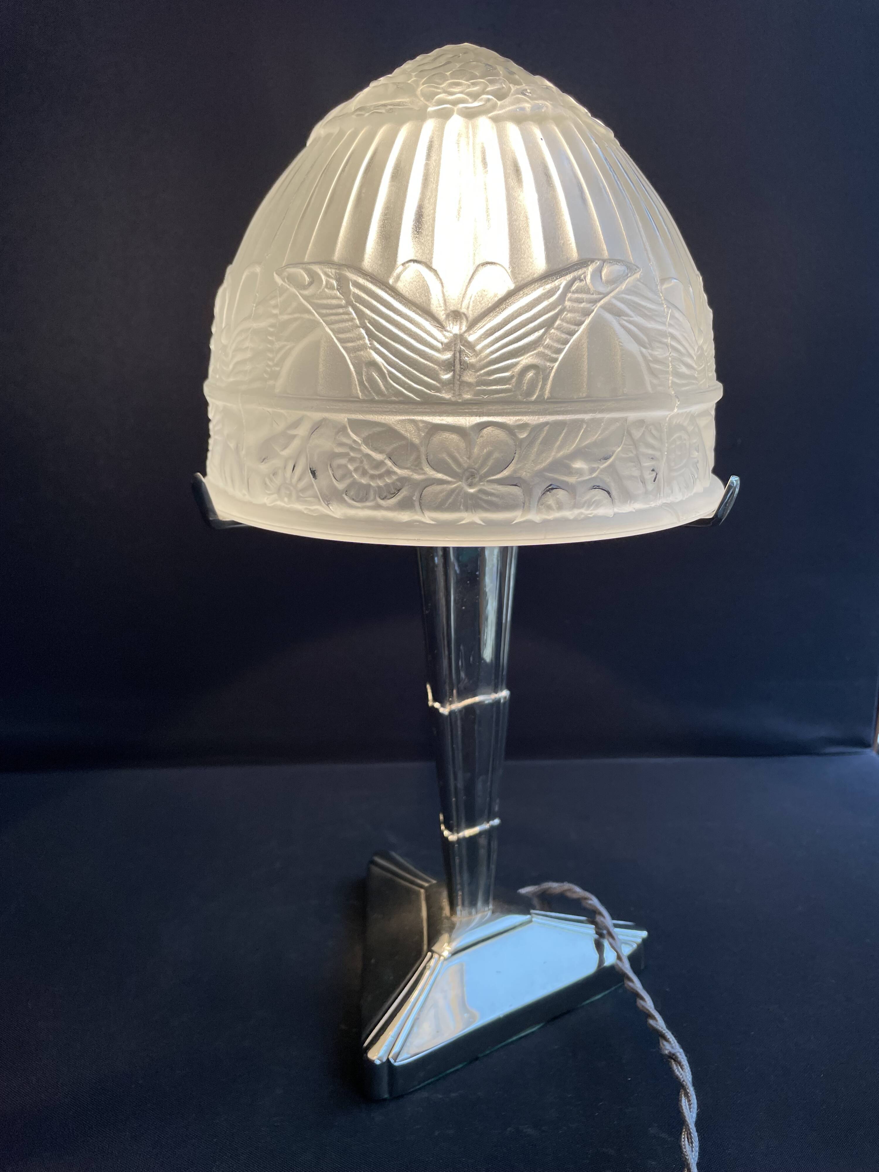 Art Deco table lamp – Chromed metal and molded pressed glass – Attributed to Création Tief
