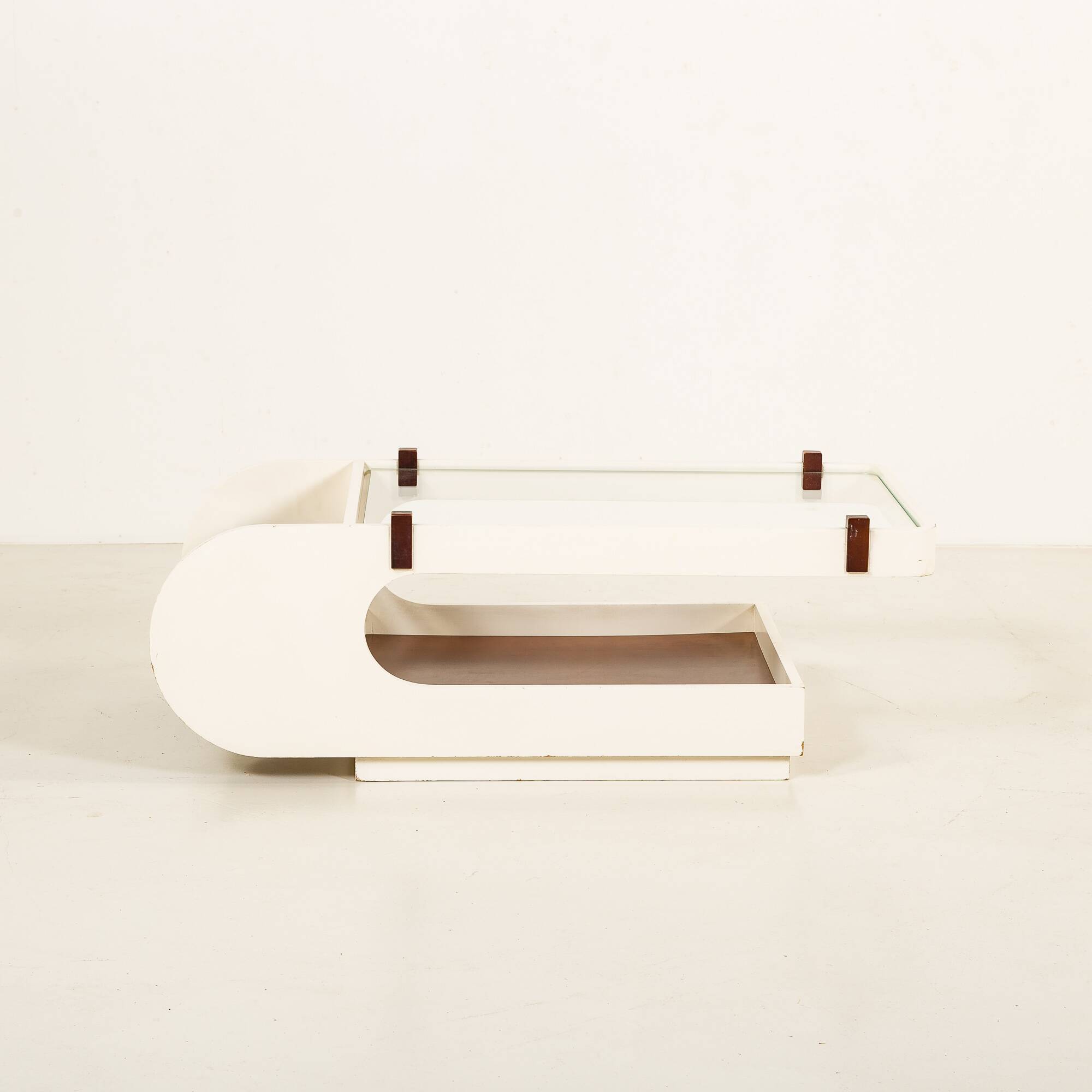 Table basse italienne avec un compartiment bar, années 1970.
