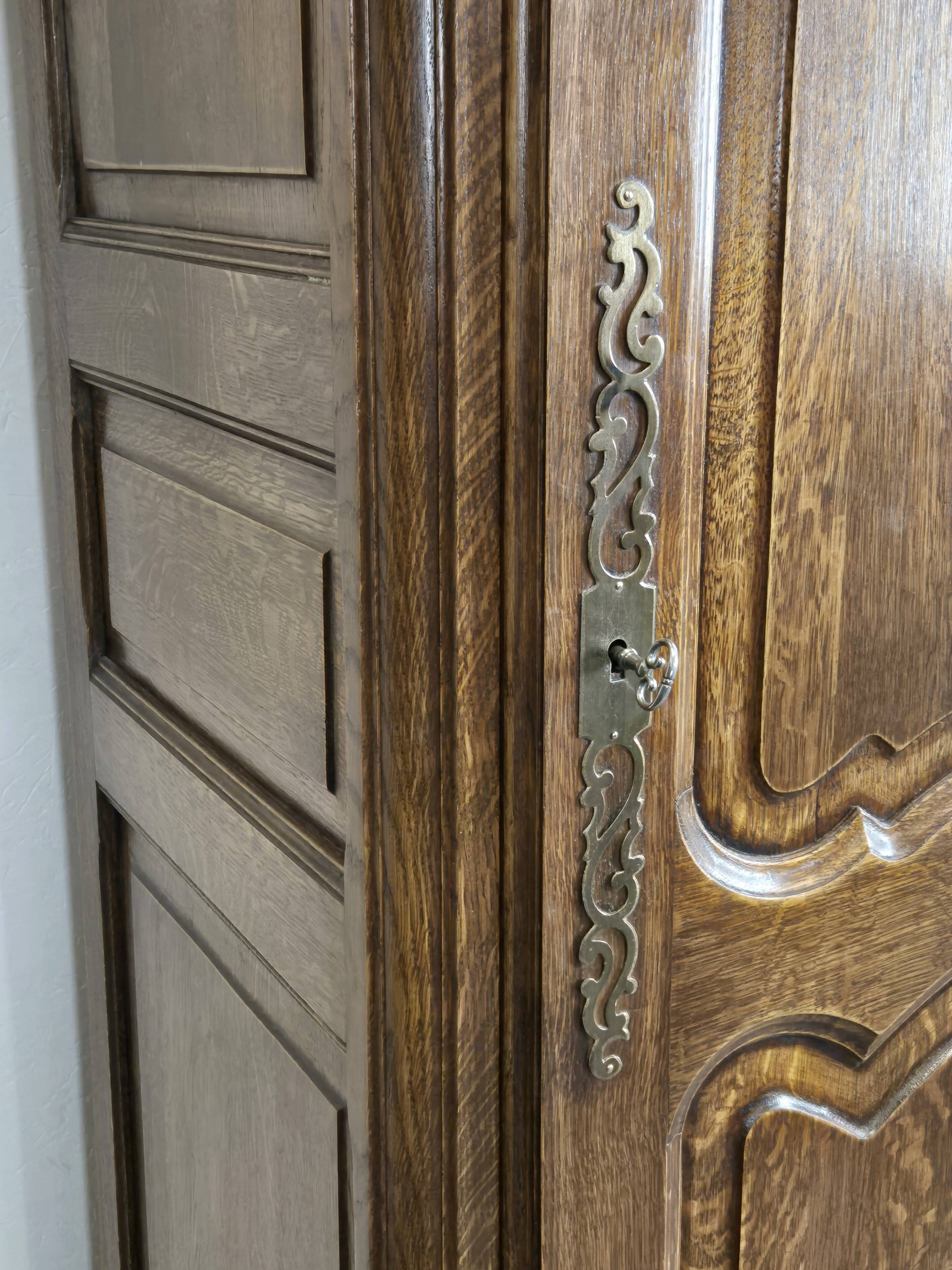 Neo-rustic oak bonnetière