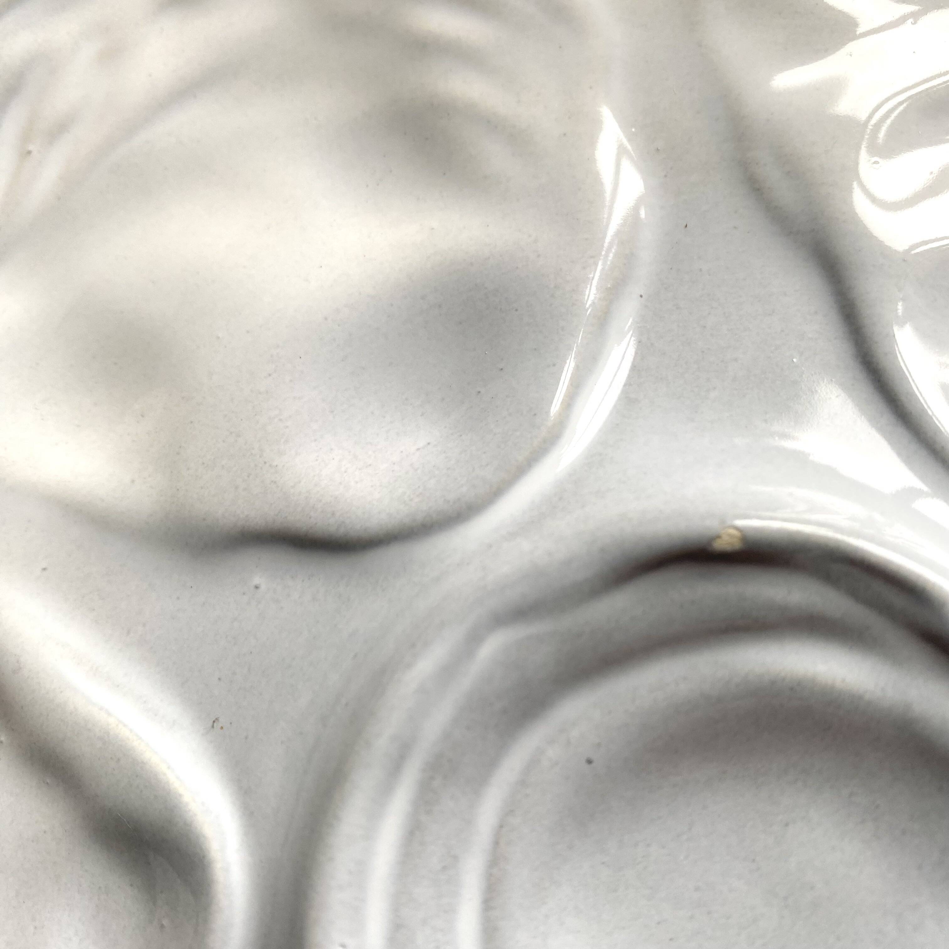 12 Saint Amand oyster plates, sky blue and white