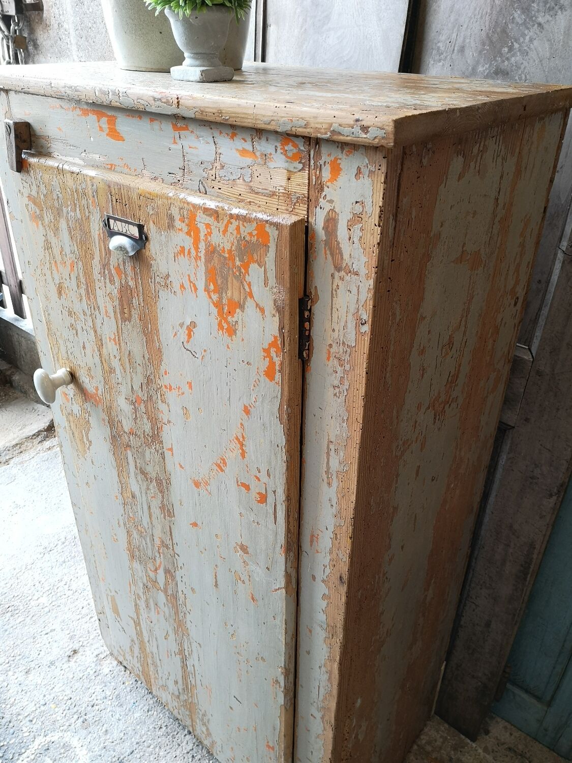 Armoire bonnetière