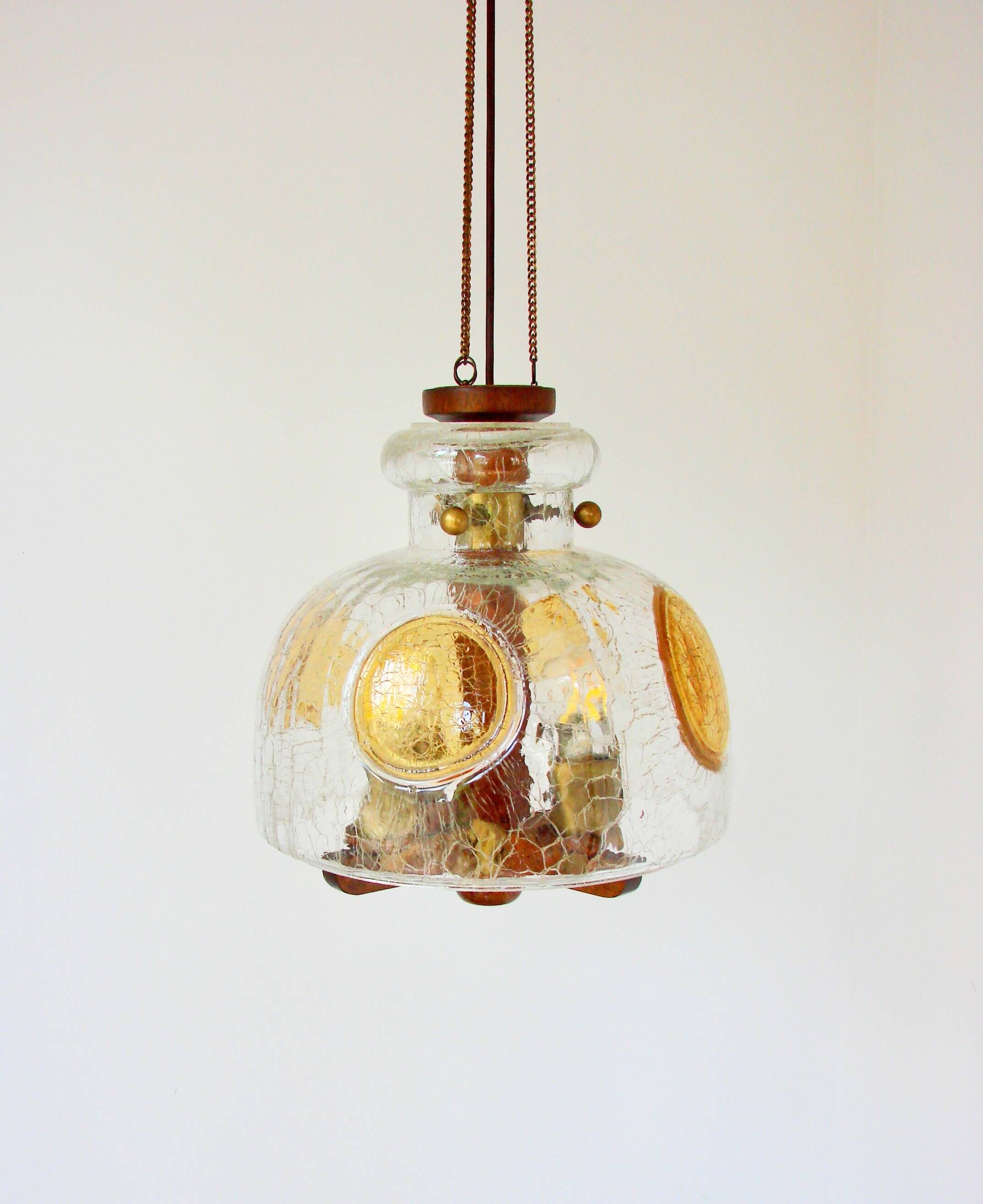 A modernist pendant light, 1970s.